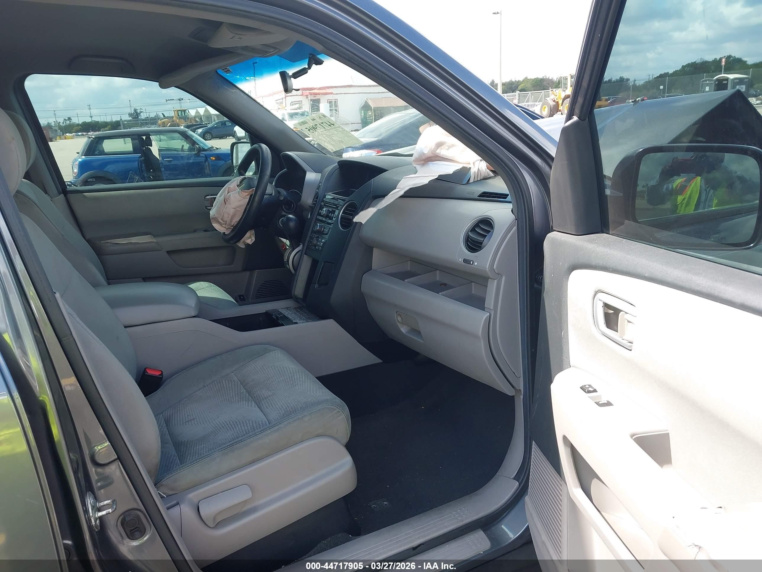 2012 Honda Pilot Lx Gray vin: 5FNYF3H20CB014673