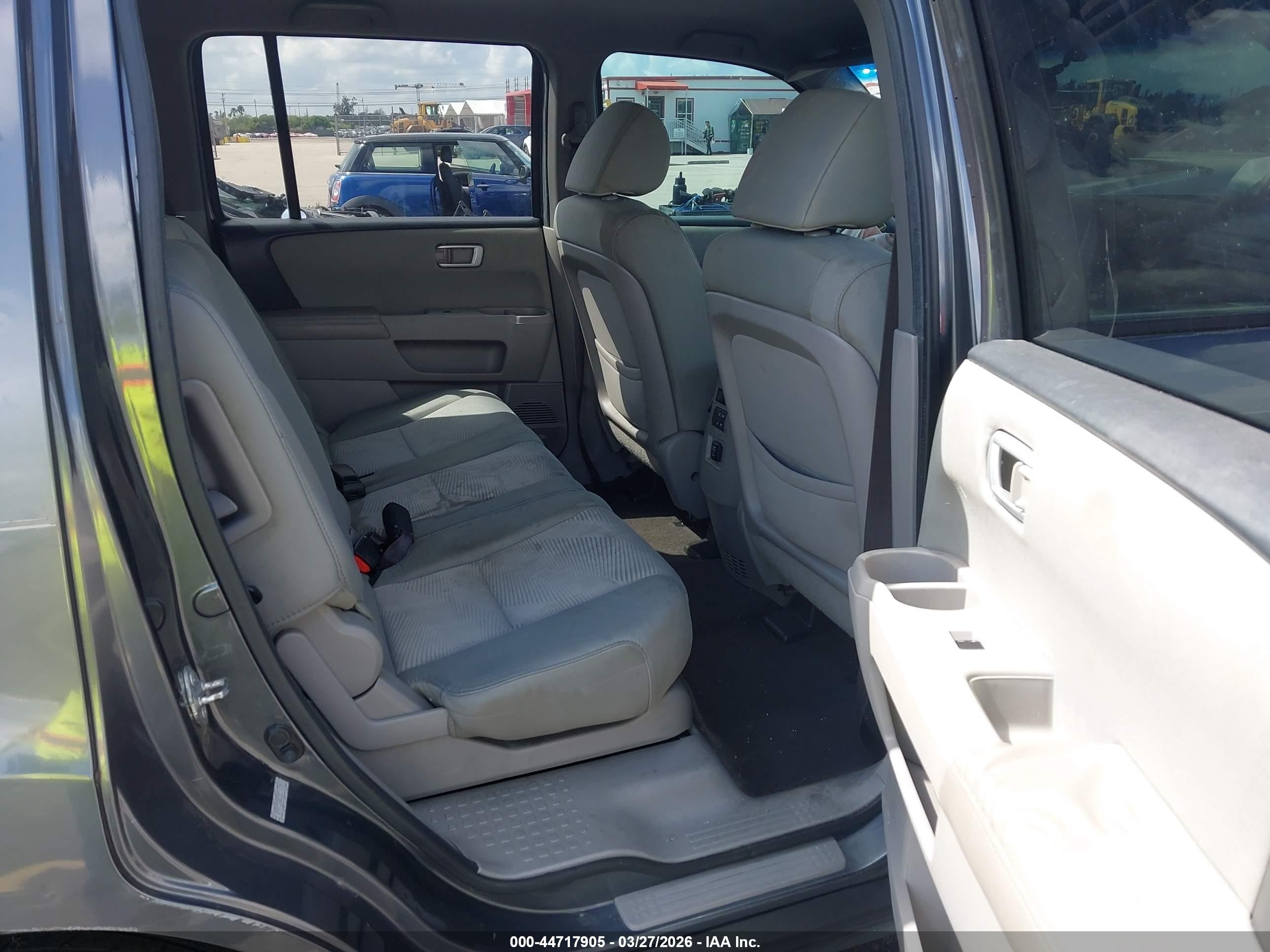 2012 Honda Pilot Lx Gray vin: 5FNYF3H20CB014673