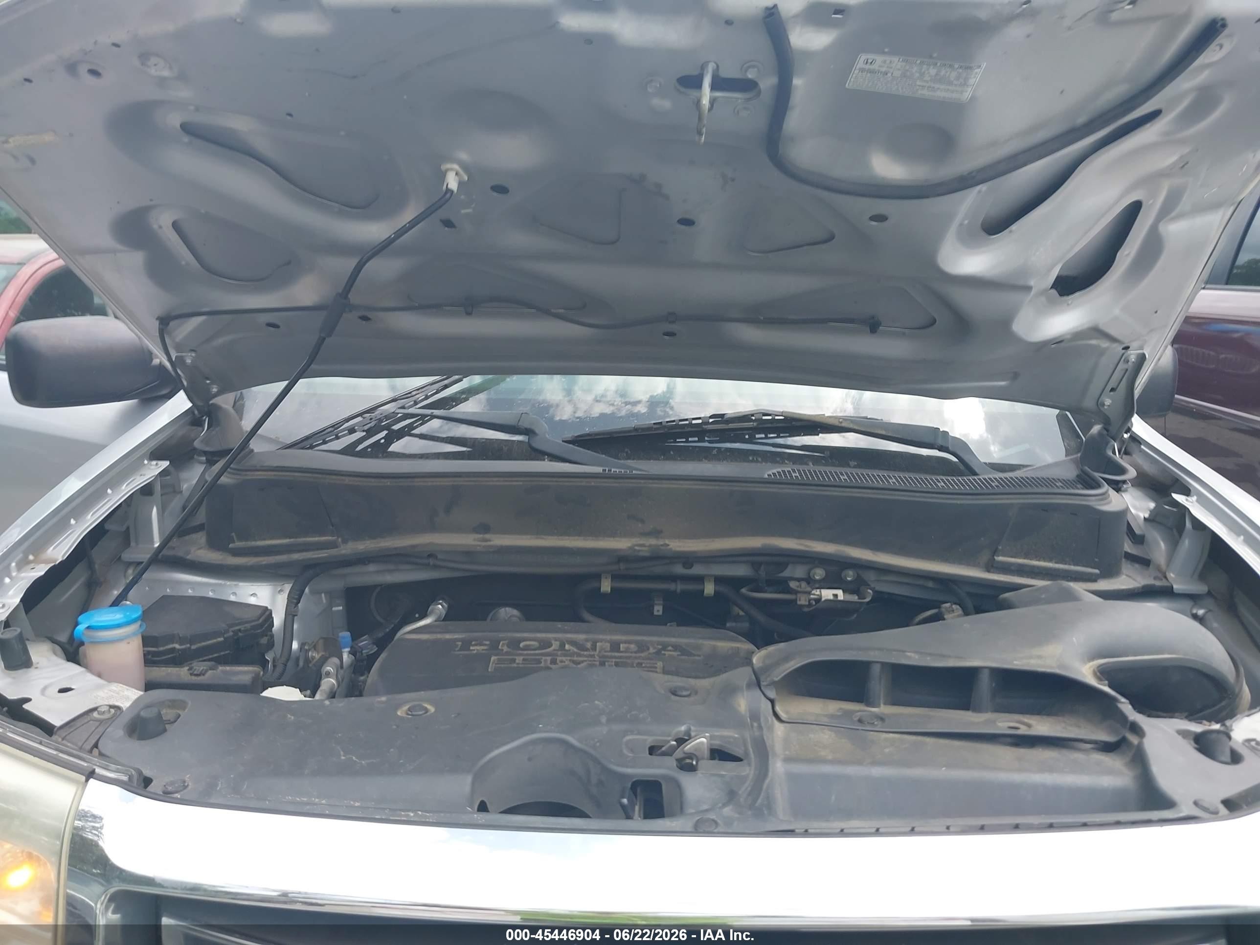 2013 Honda Pilot Lx Silver vin: 5FNYF3H20DB040742