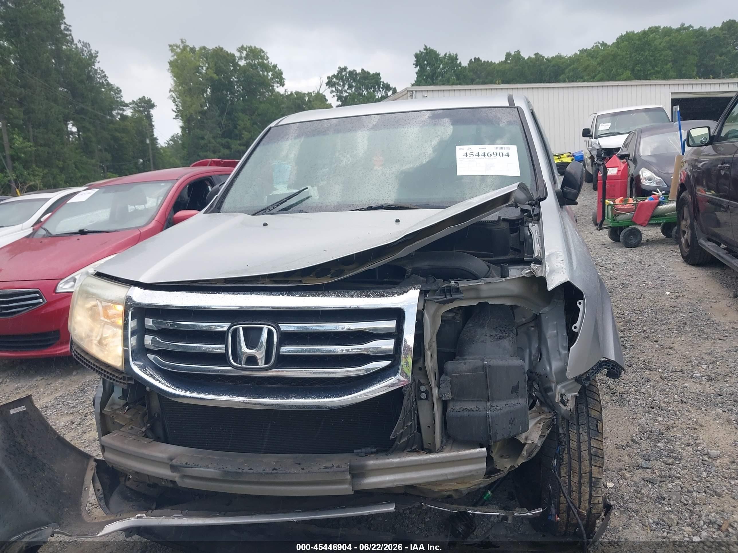 2013 Honda Pilot Lx Silver vin: 5FNYF3H20DB040742