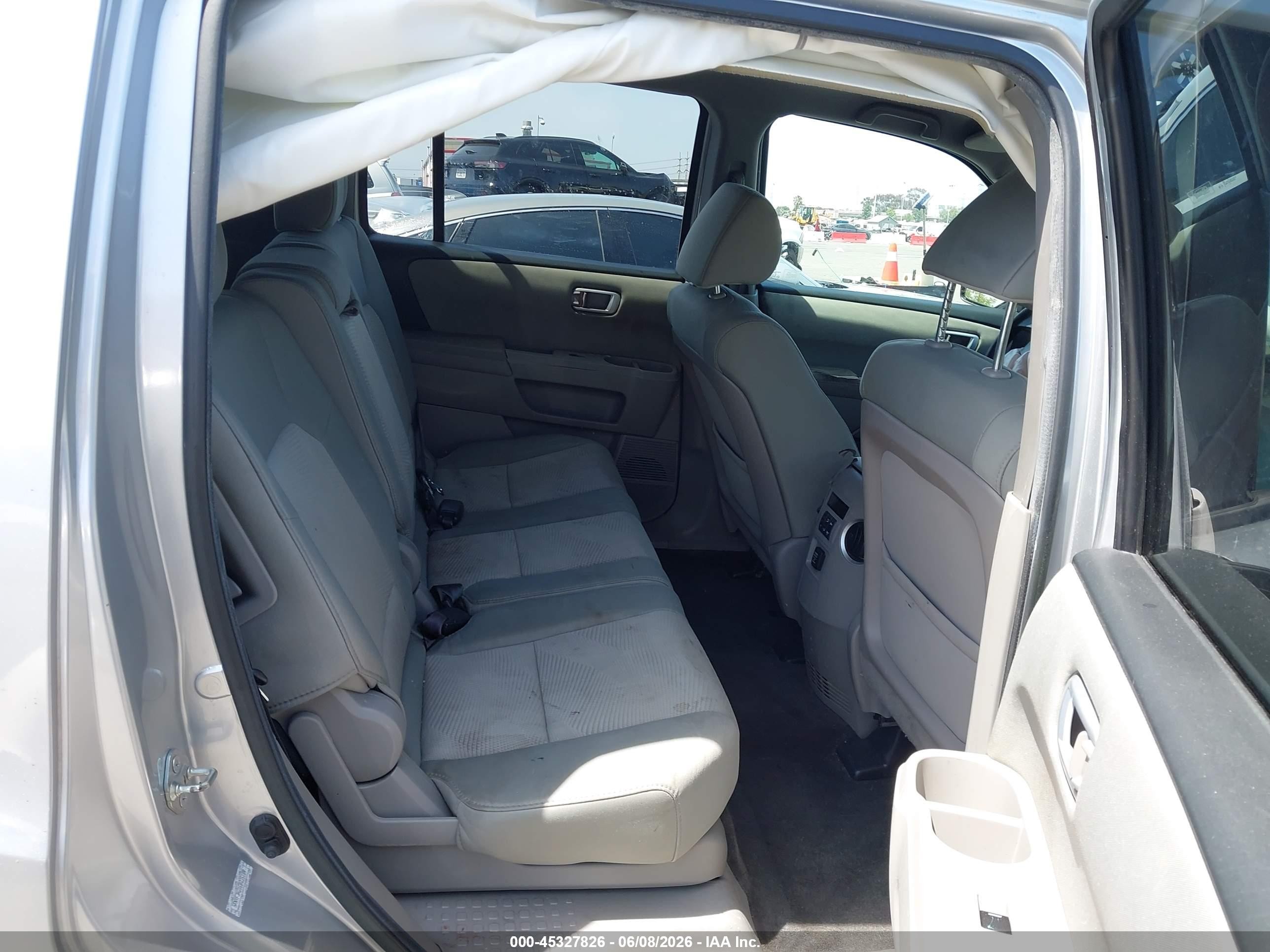 2012 Honda Pilot Lx Серебряный vin: 5FNYF3H21CB035189