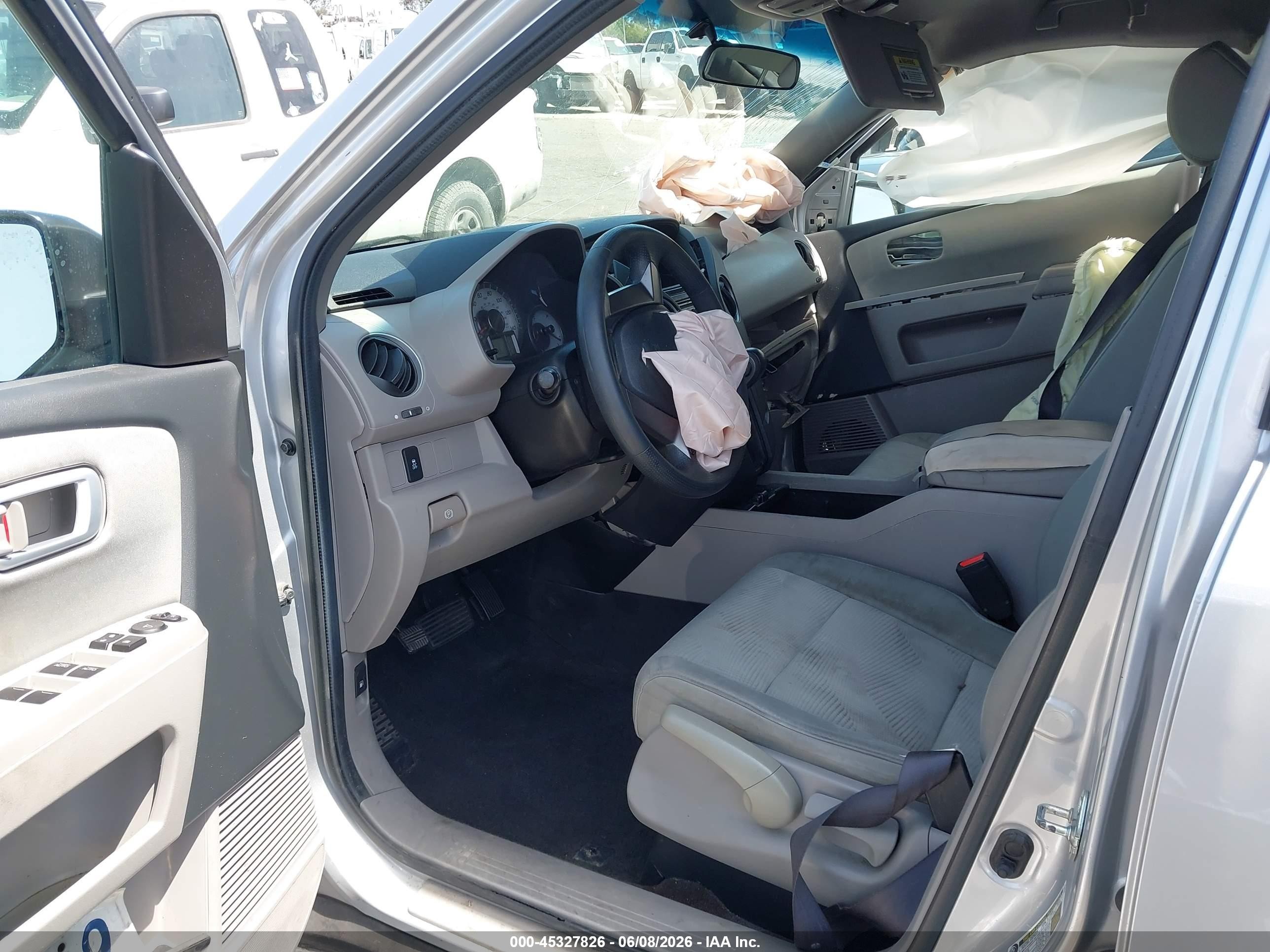 2012 Honda Pilot Lx Серебряный vin: 5FNYF3H21CB035189