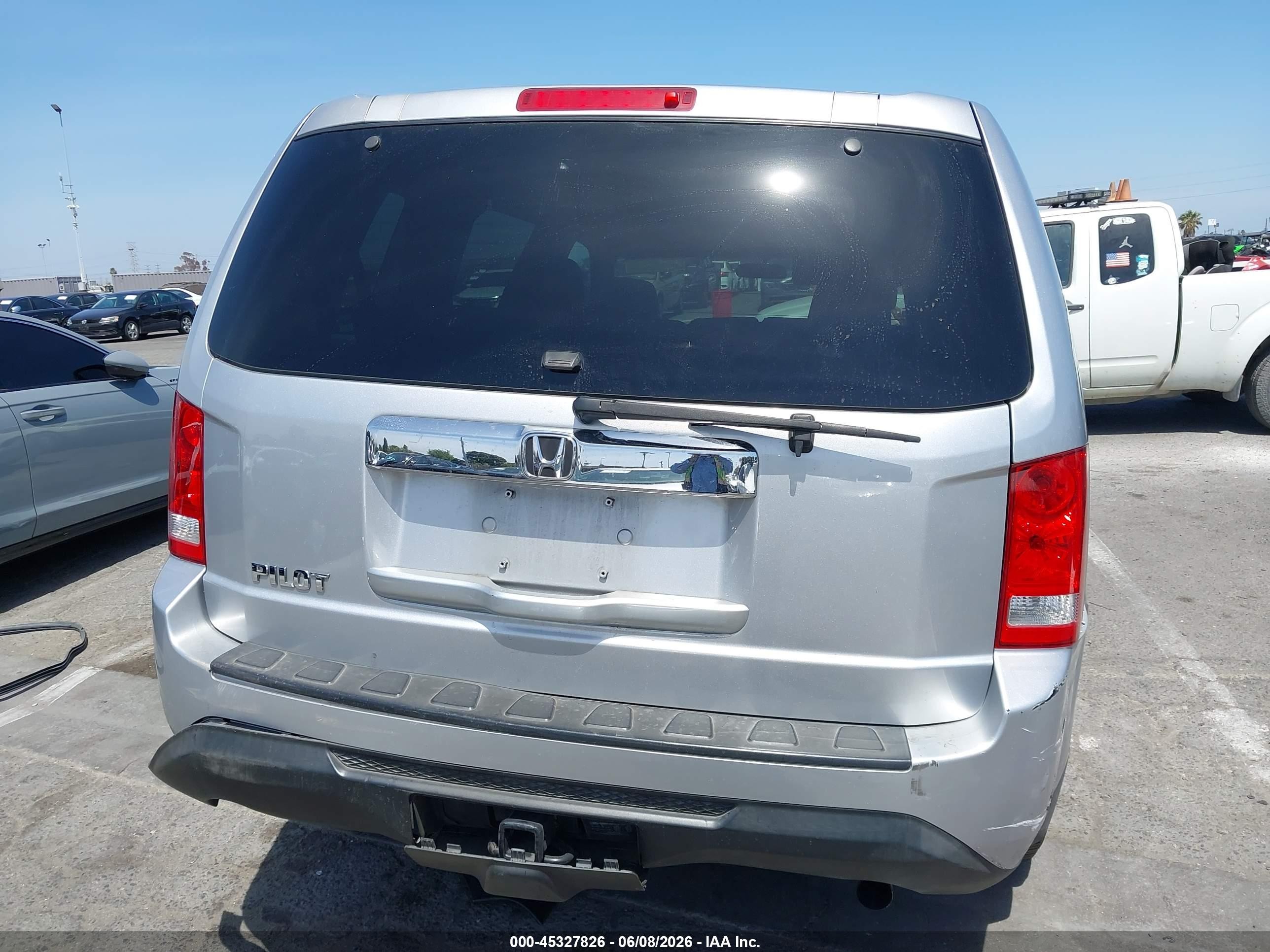 2012 Honda Pilot Lx Серебряный vin: 5FNYF3H21CB035189