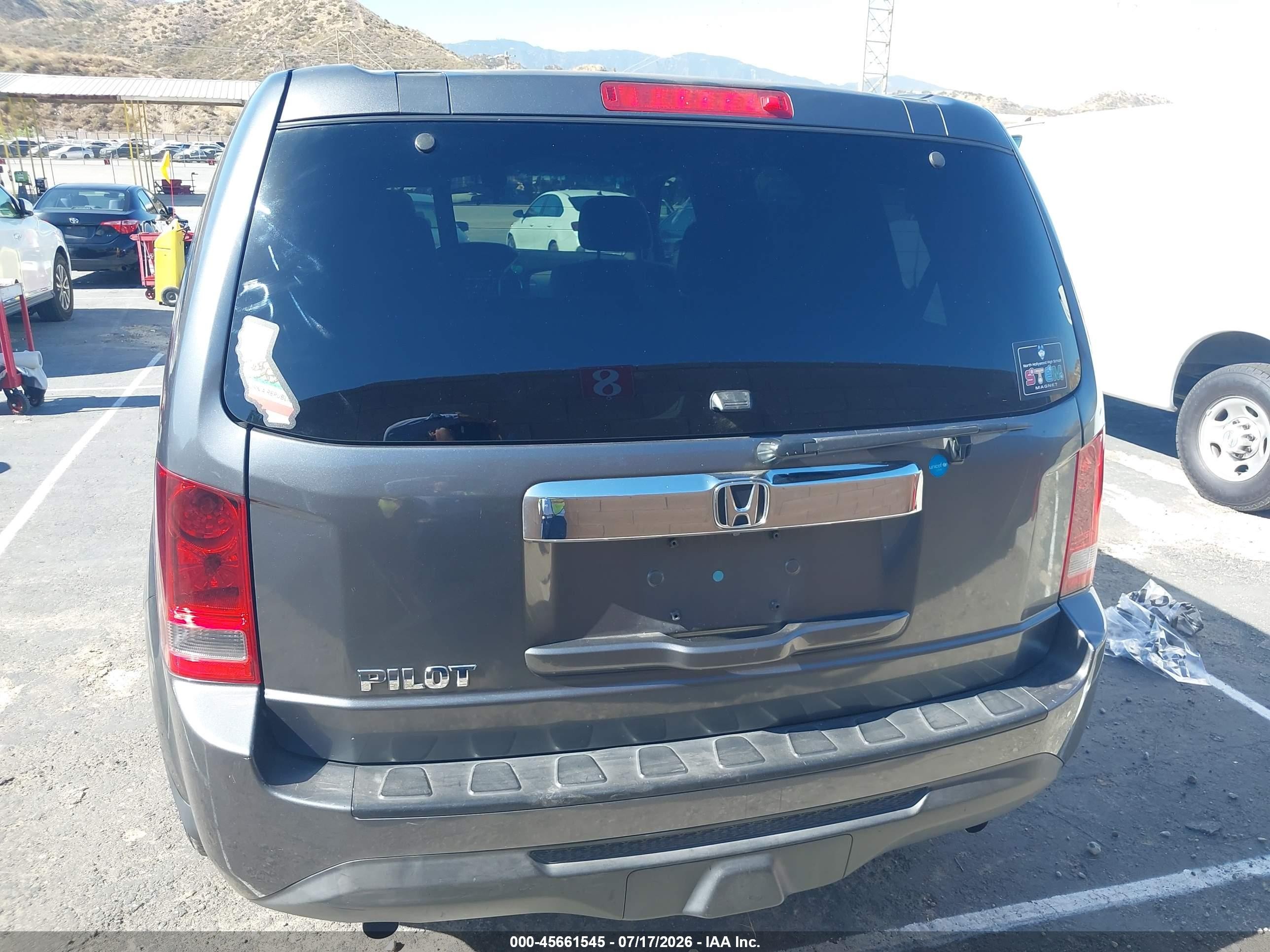 2013 Honda Pilot Lx Gray vin: 5FNYF3H21DB028700