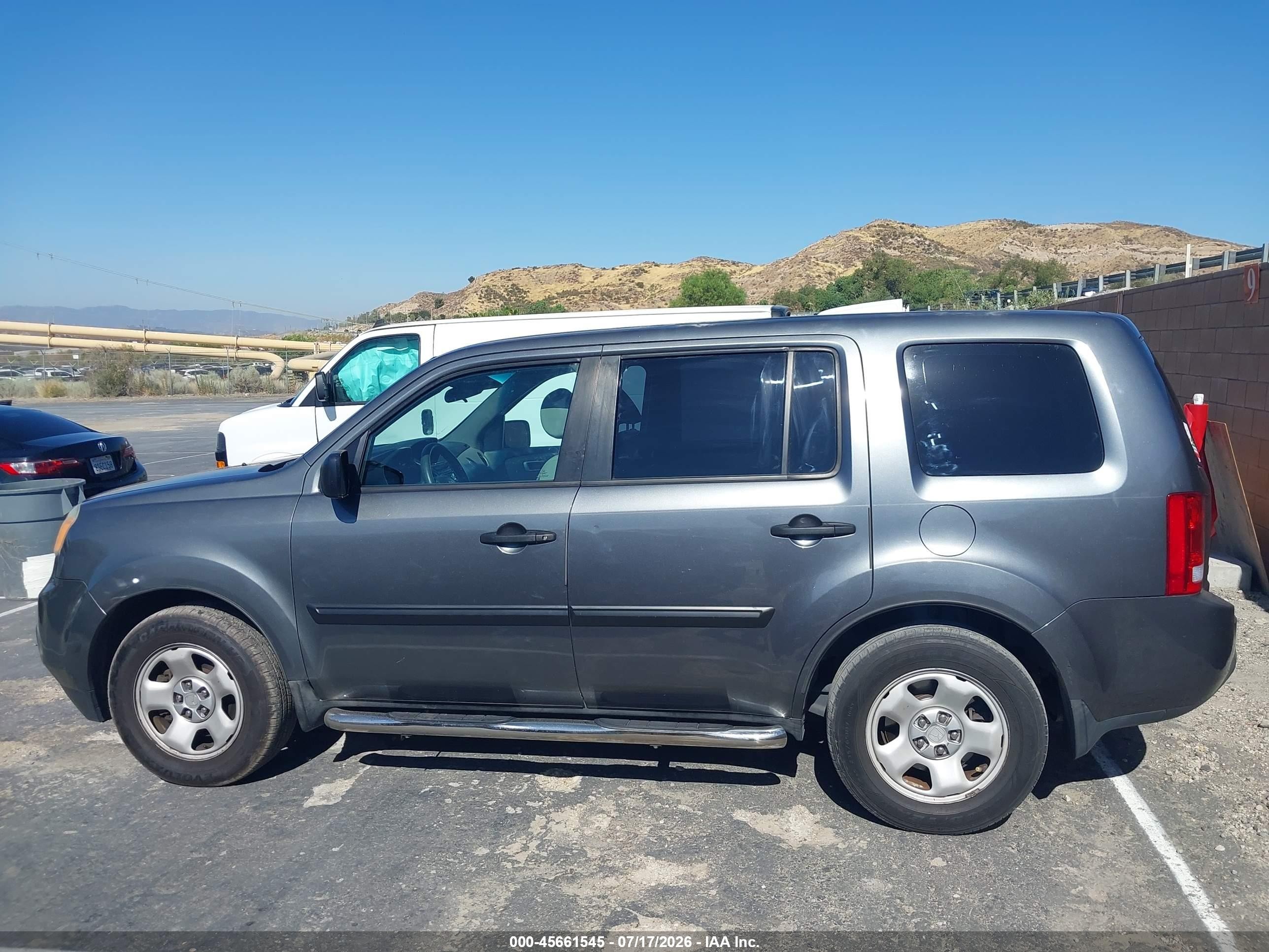 2013 Honda Pilot Lx Gray vin: 5FNYF3H21DB028700