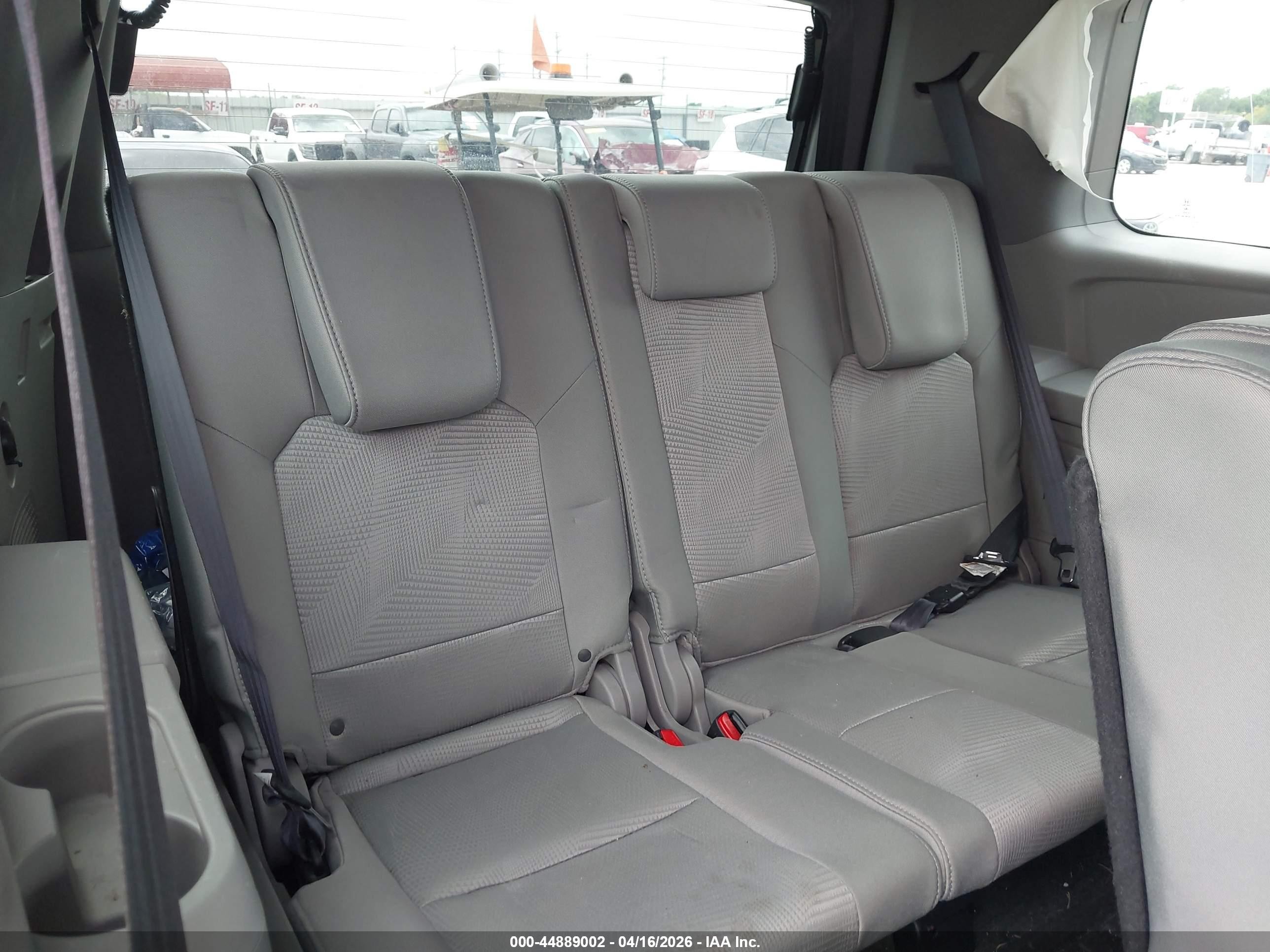 2014 Honda Pilot Lx Gray vin: 5FNYF3H21EB007055