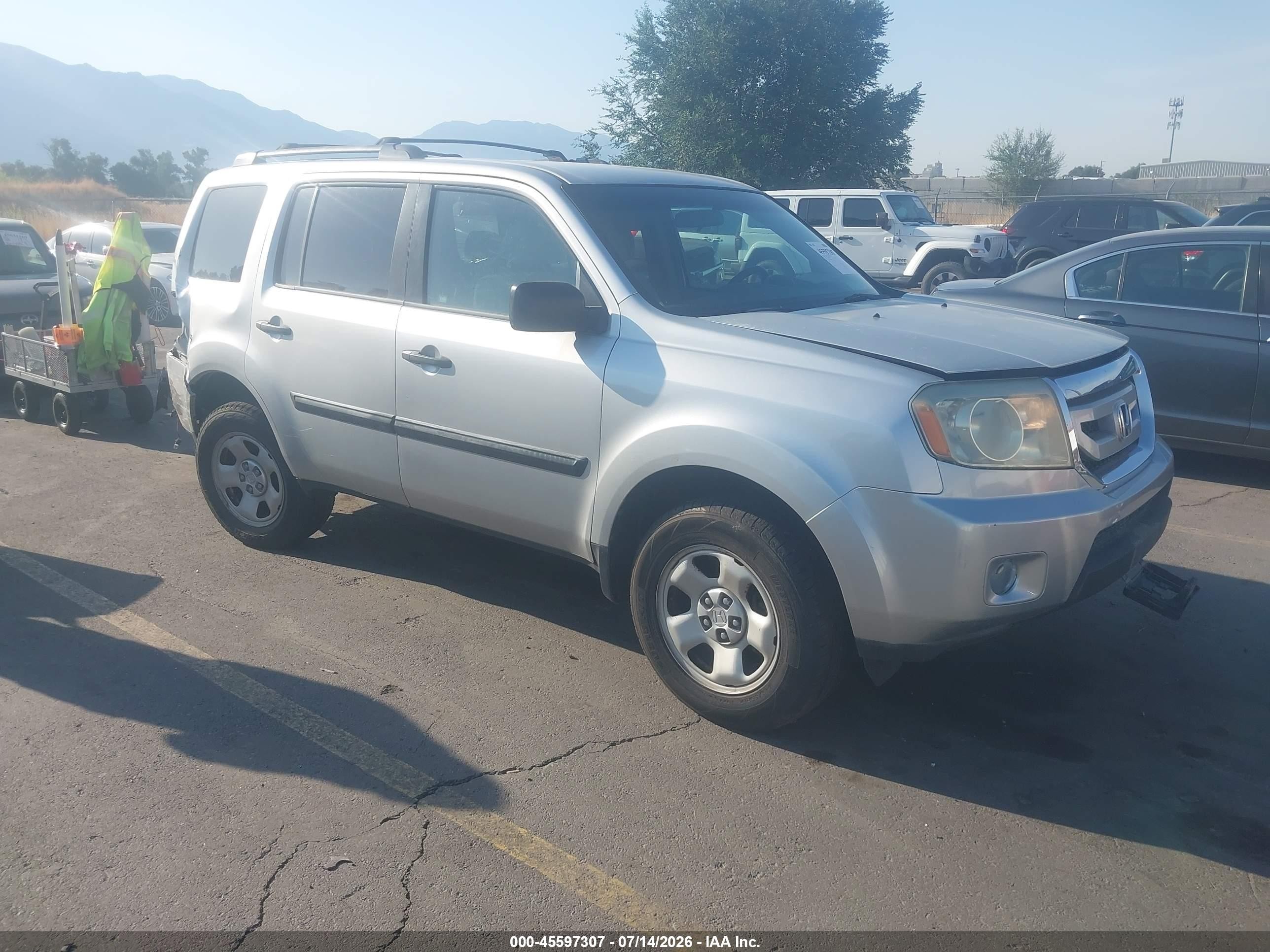 2010 Honda Pilot Lx Silver vin: 5FNYF3H22AB001422