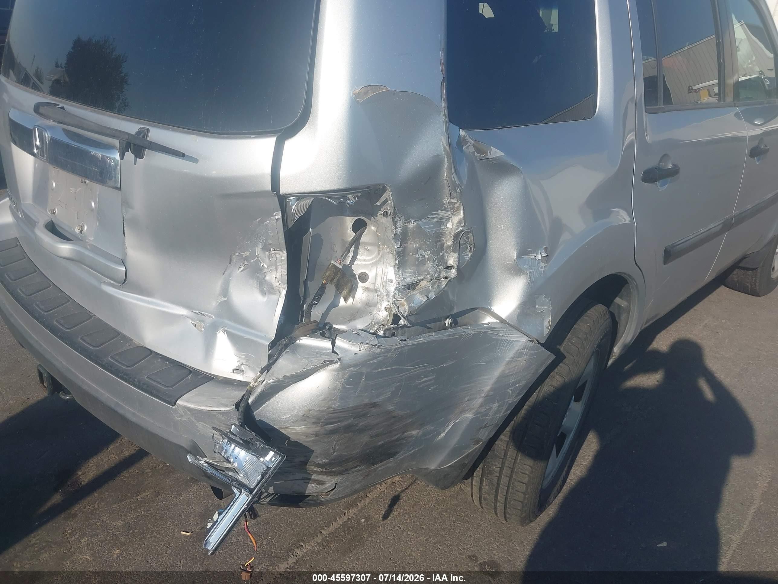 2010 Honda Pilot Lx Silver vin: 5FNYF3H22AB001422