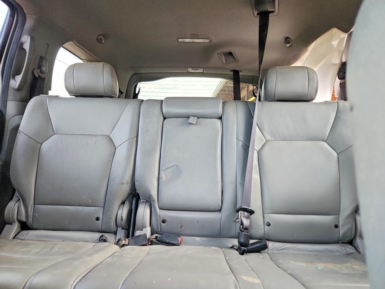 2011 Honda Pilot Lx White vin: 5FNYF3H22BB025897