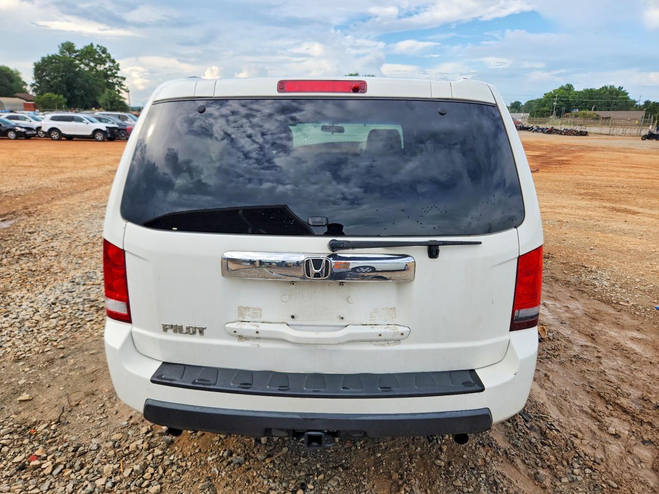 2011 Honda Pilot Lx White vin: 5FNYF3H22BB025897