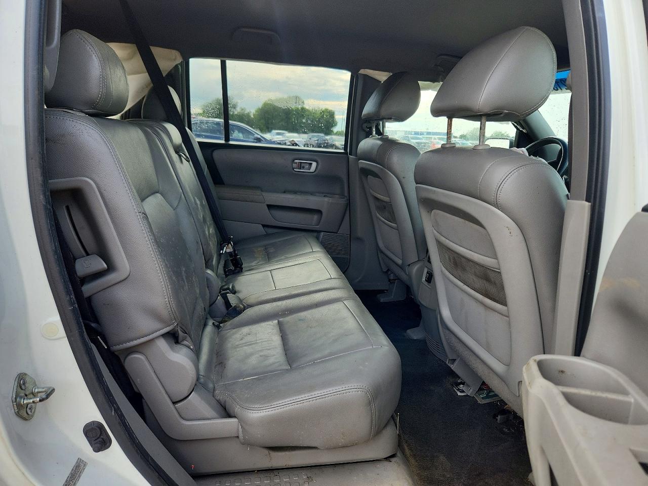 2011 Honda Pilot Lx White vin: 5FNYF3H22BB025897