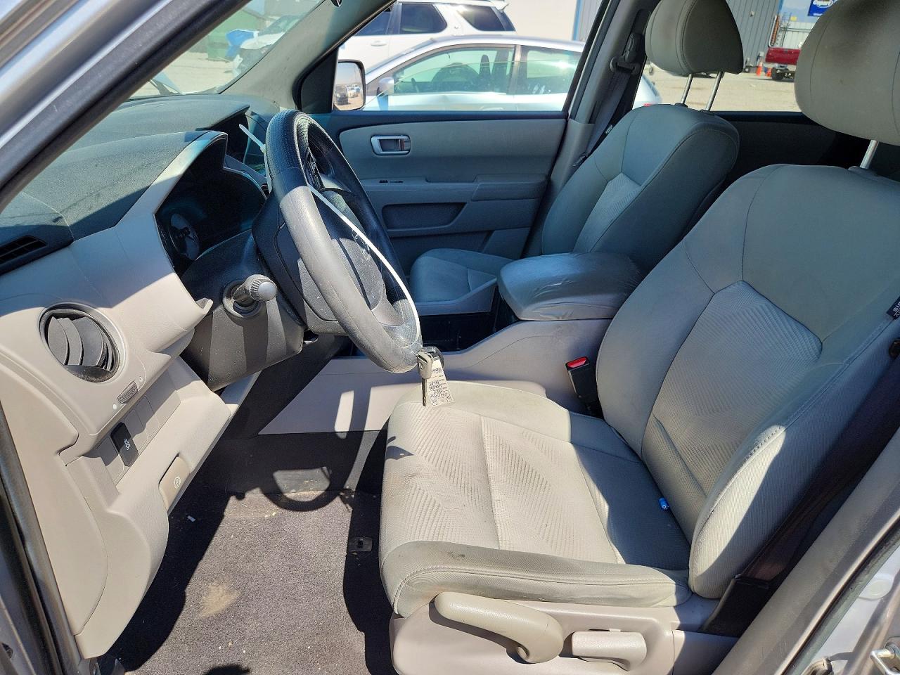 2012 Honda Pilot Lx Silver vin: 5FNYF3H22CB035394