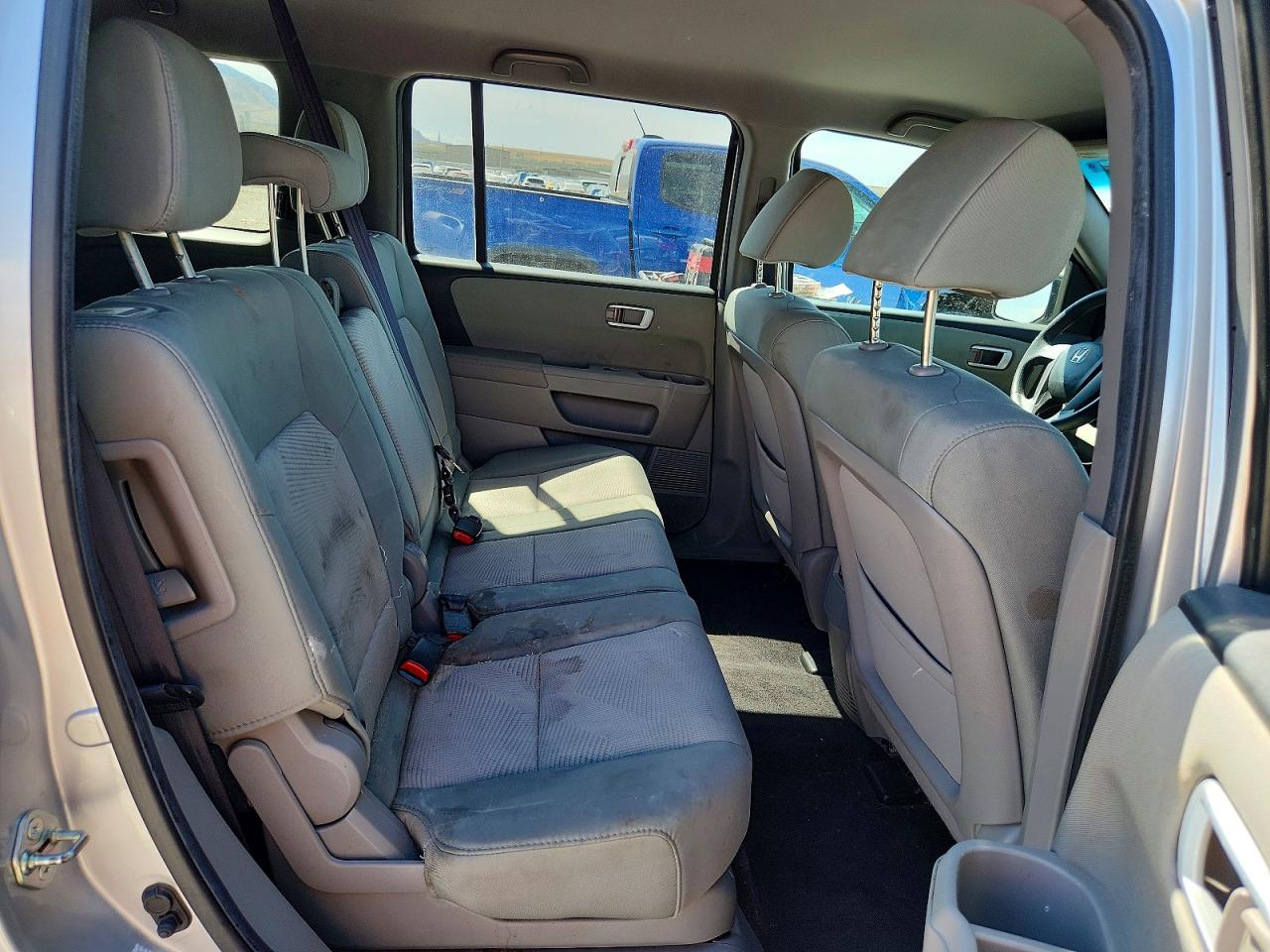 2012 Honda Pilot Lx Silver vin: 5FNYF3H22CB035394