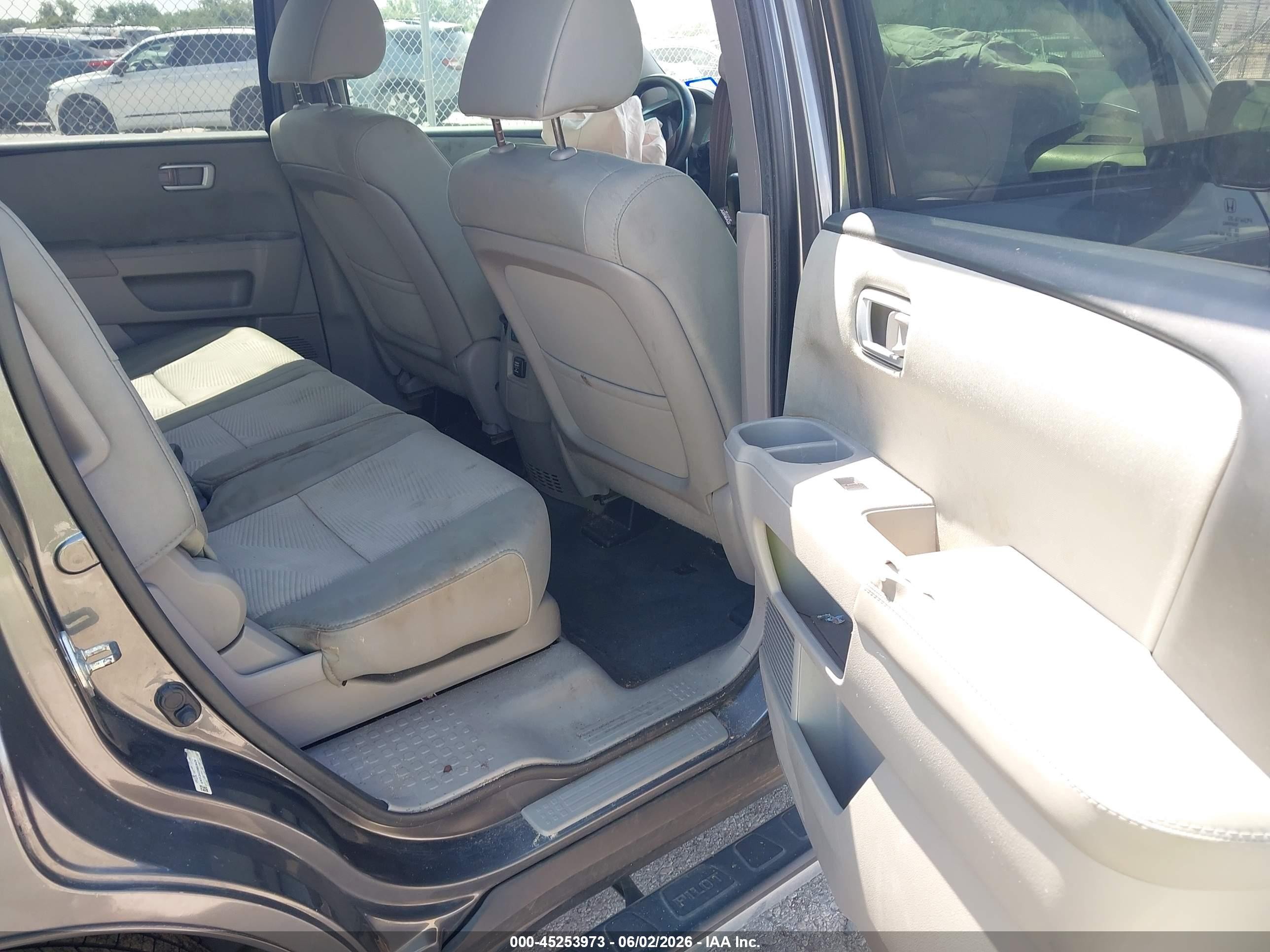 2013 Honda Pilot Lx Серый vin: 5FNYF3H22DB036434