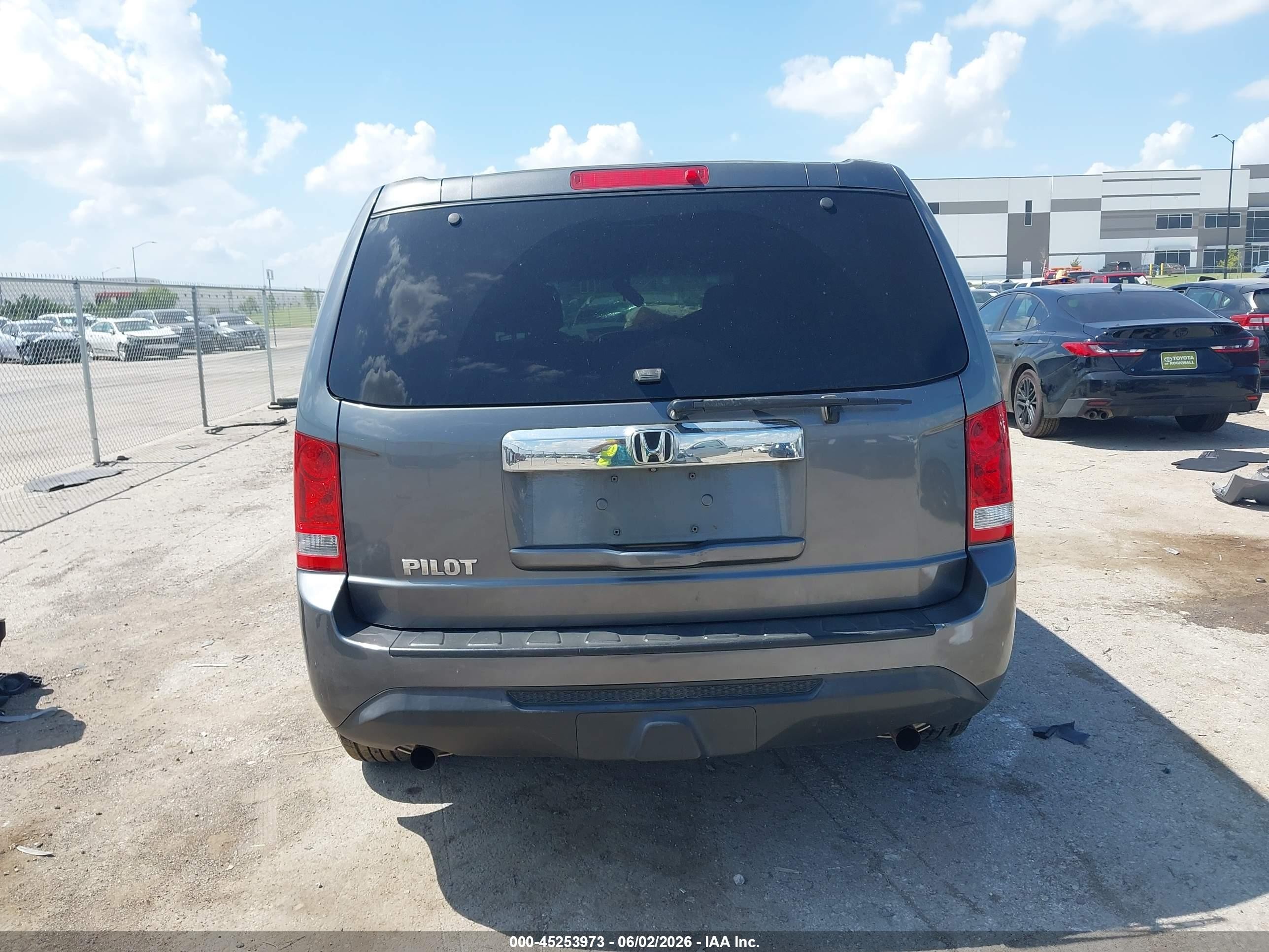 2013 Honda Pilot Lx Серый vin: 5FNYF3H22DB036434