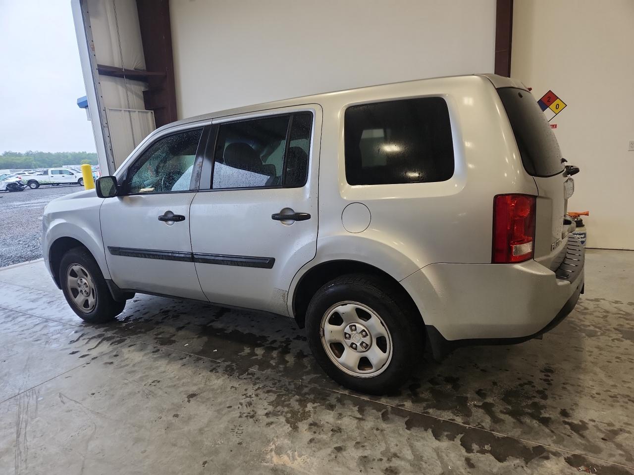 2014 Honda Pilot Lx Серебряный vin: 5FNYF3H22EB009218