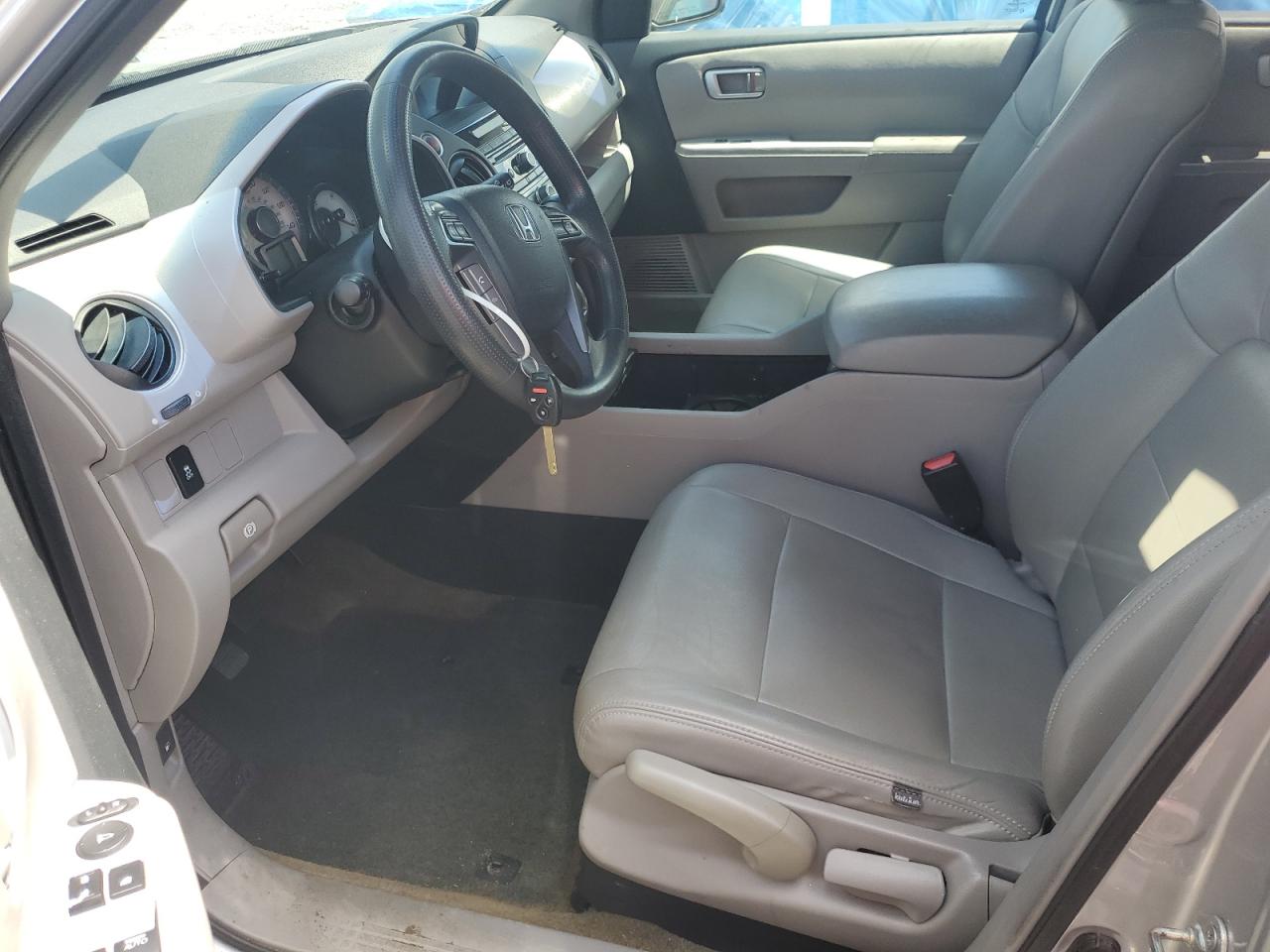 2014 Honda Pilot Lx Серебряный vin: 5FNYF3H22EB009218