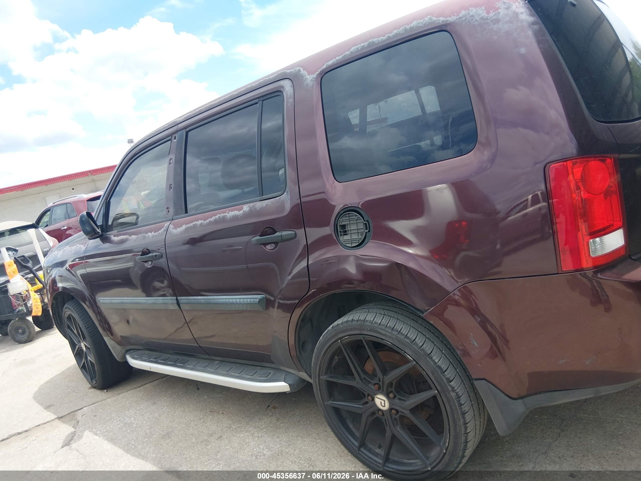 2010 Honda Pilot Lx Burgundy vin: 5FNYF3H23AB001672