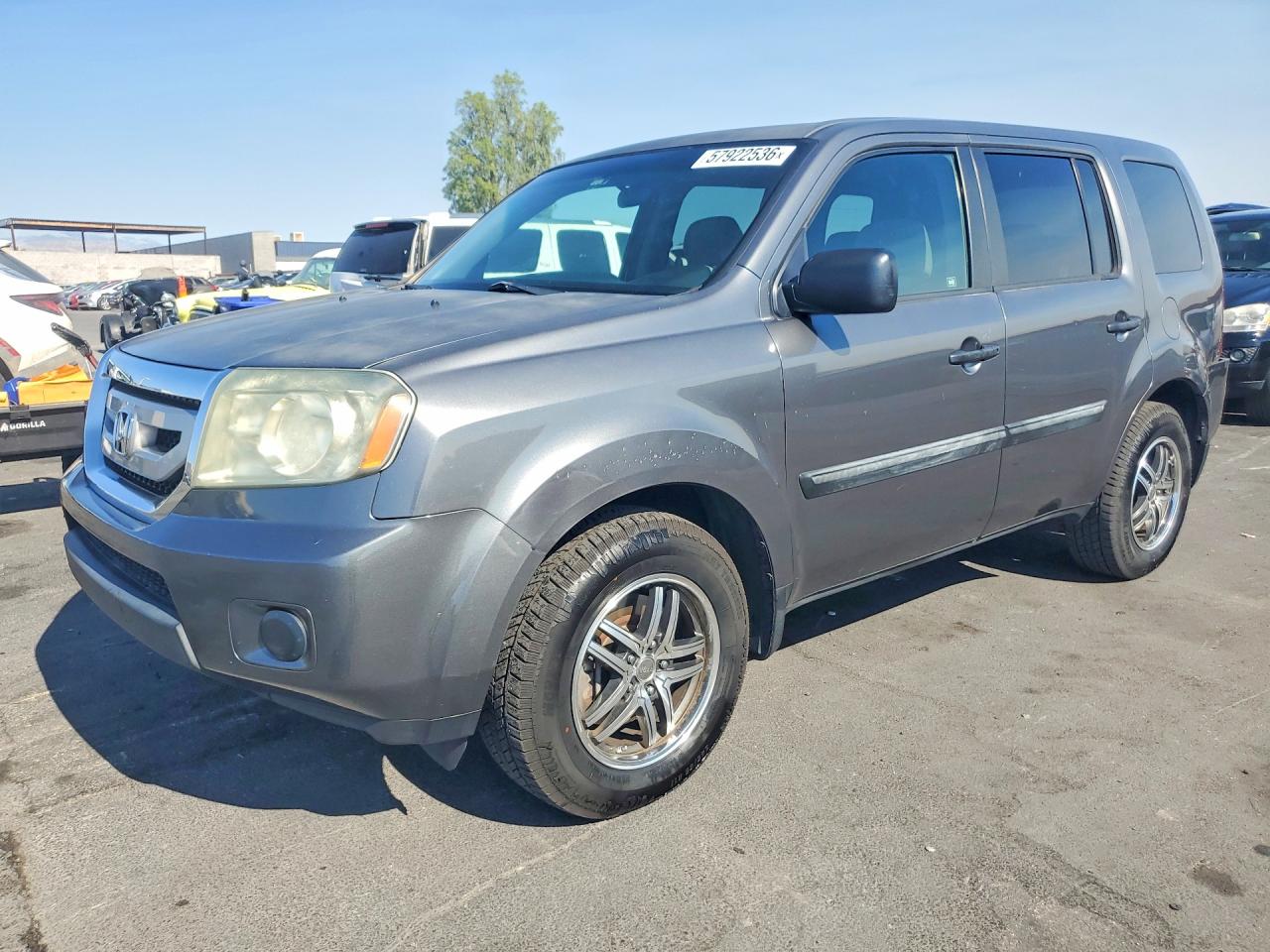 2011 Honda Pilot Lx Silver vin: 5FNYF3H23BB025651