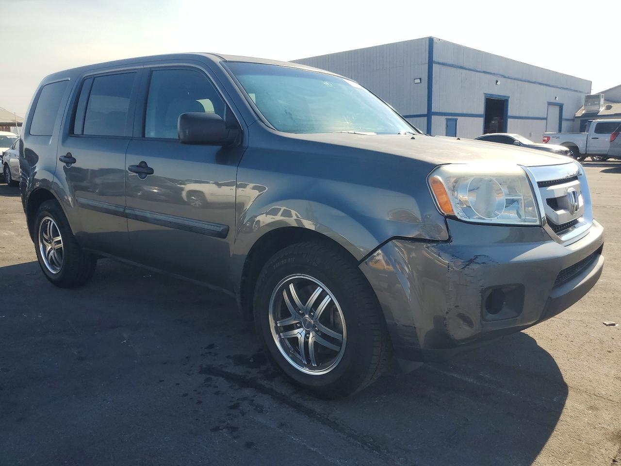 2011 Honda Pilot Lx Silver vin: 5FNYF3H23BB025651