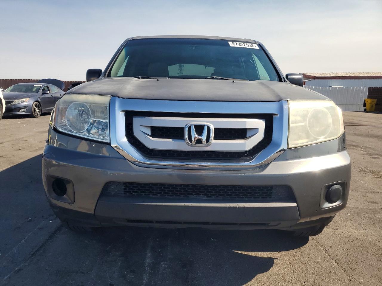 2011 Honda Pilot Lx Silver vin: 5FNYF3H23BB025651