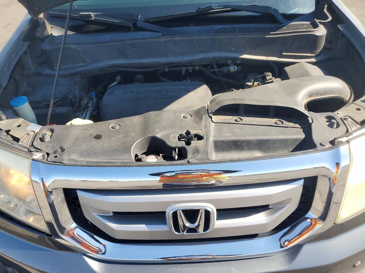 2011 Honda Pilot Lx Silver vin: 5FNYF3H23BB025651
