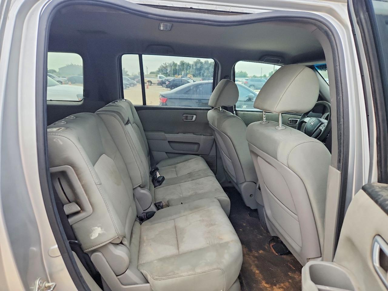 2012 Honda Pilot Lx Gray vin: 5FNYF3H23CB035422