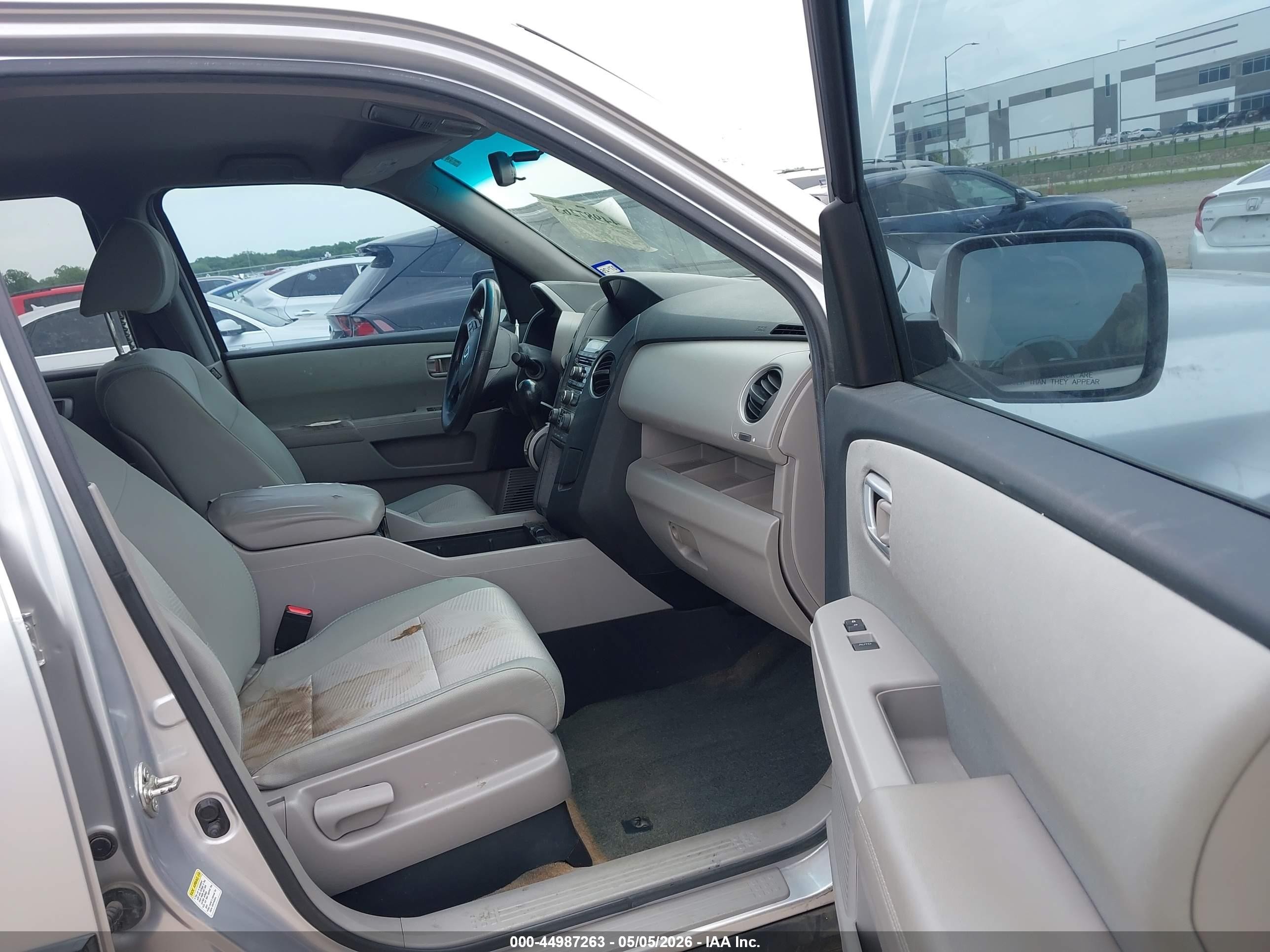 2013 Honda Pilot Lx Silver vin: 5FNYF3H23DB037706