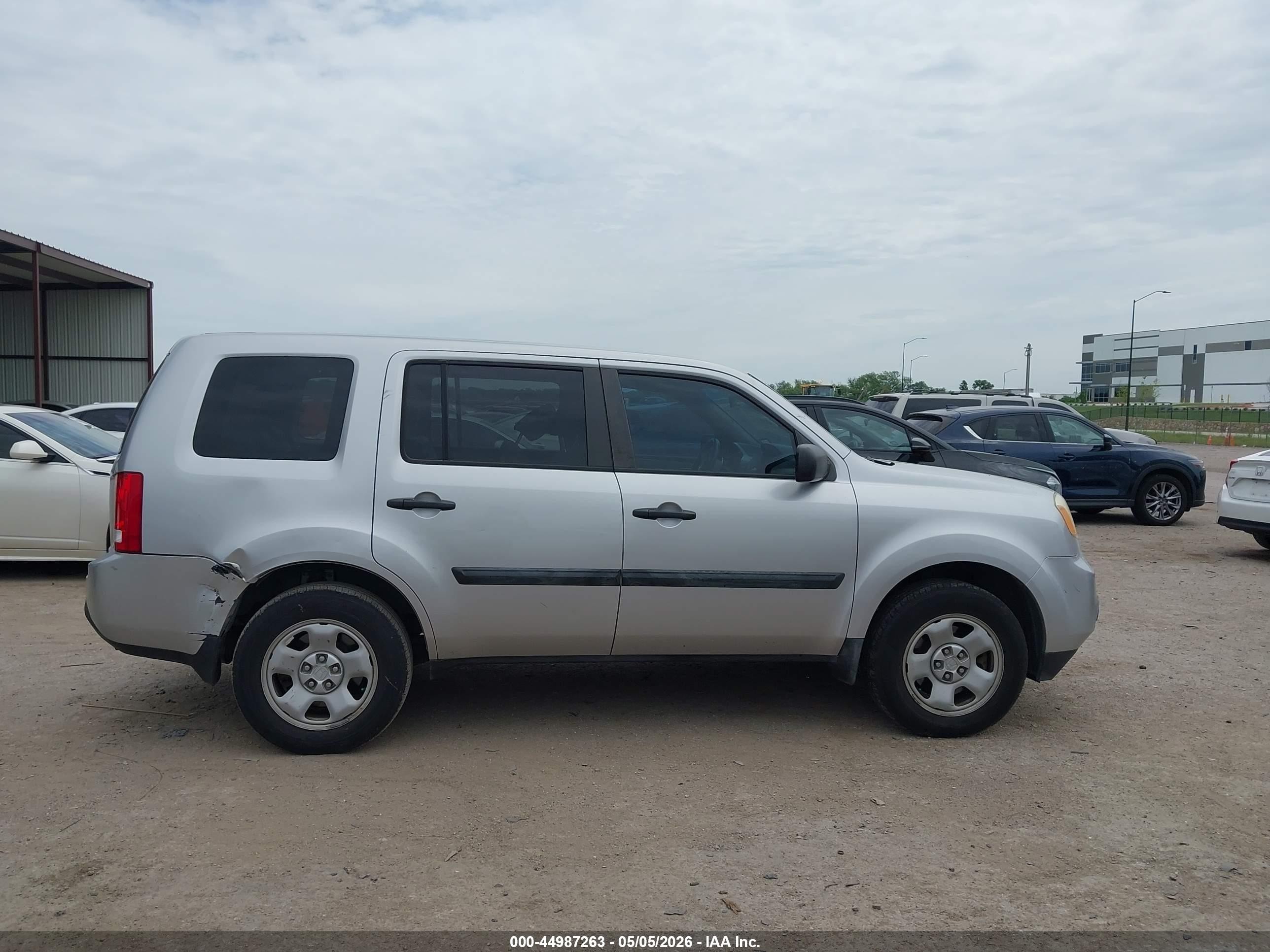 2013 Honda Pilot Lx Silver vin: 5FNYF3H23DB037706