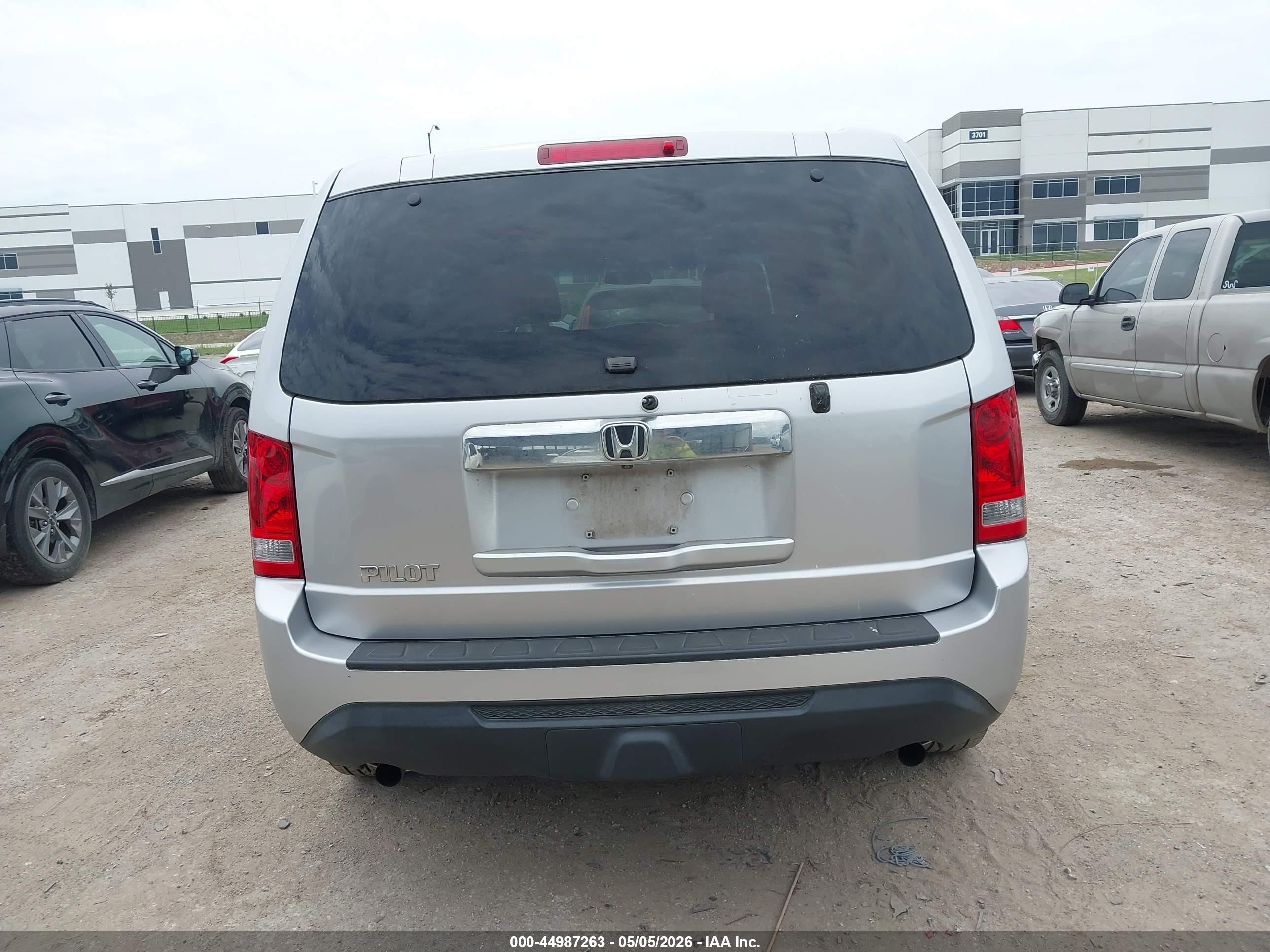 2013 Honda Pilot Lx Silver vin: 5FNYF3H23DB037706