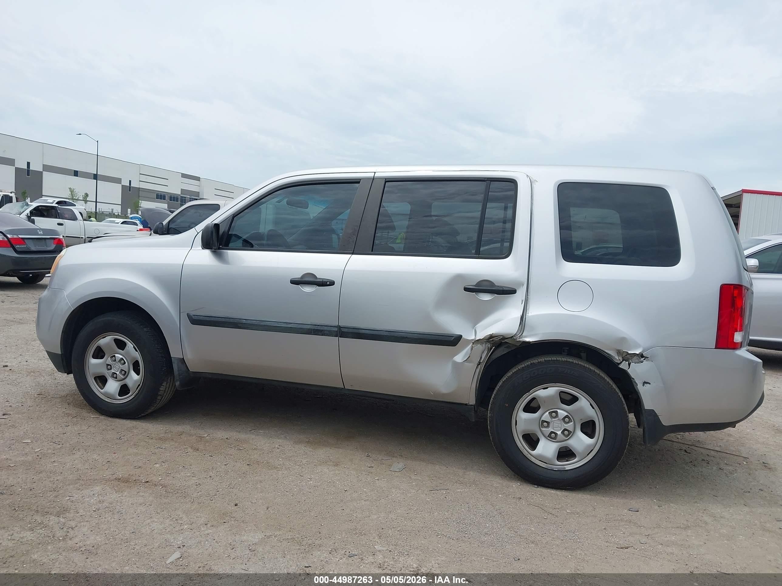 2013 Honda Pilot Lx Silver vin: 5FNYF3H23DB037706