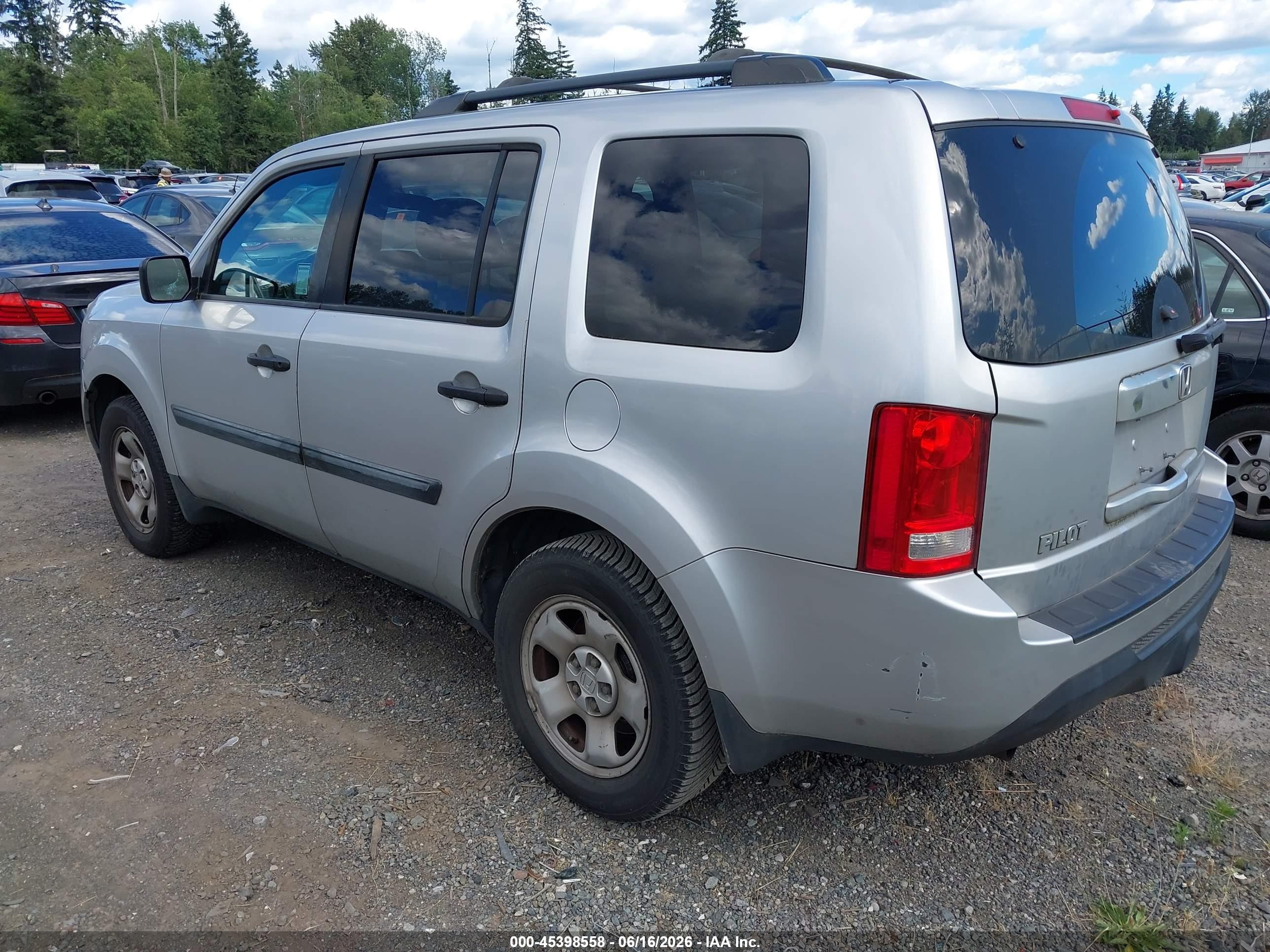 2013 Honda Pilot Lx Silver vin: 5FNYF3H23DB044123