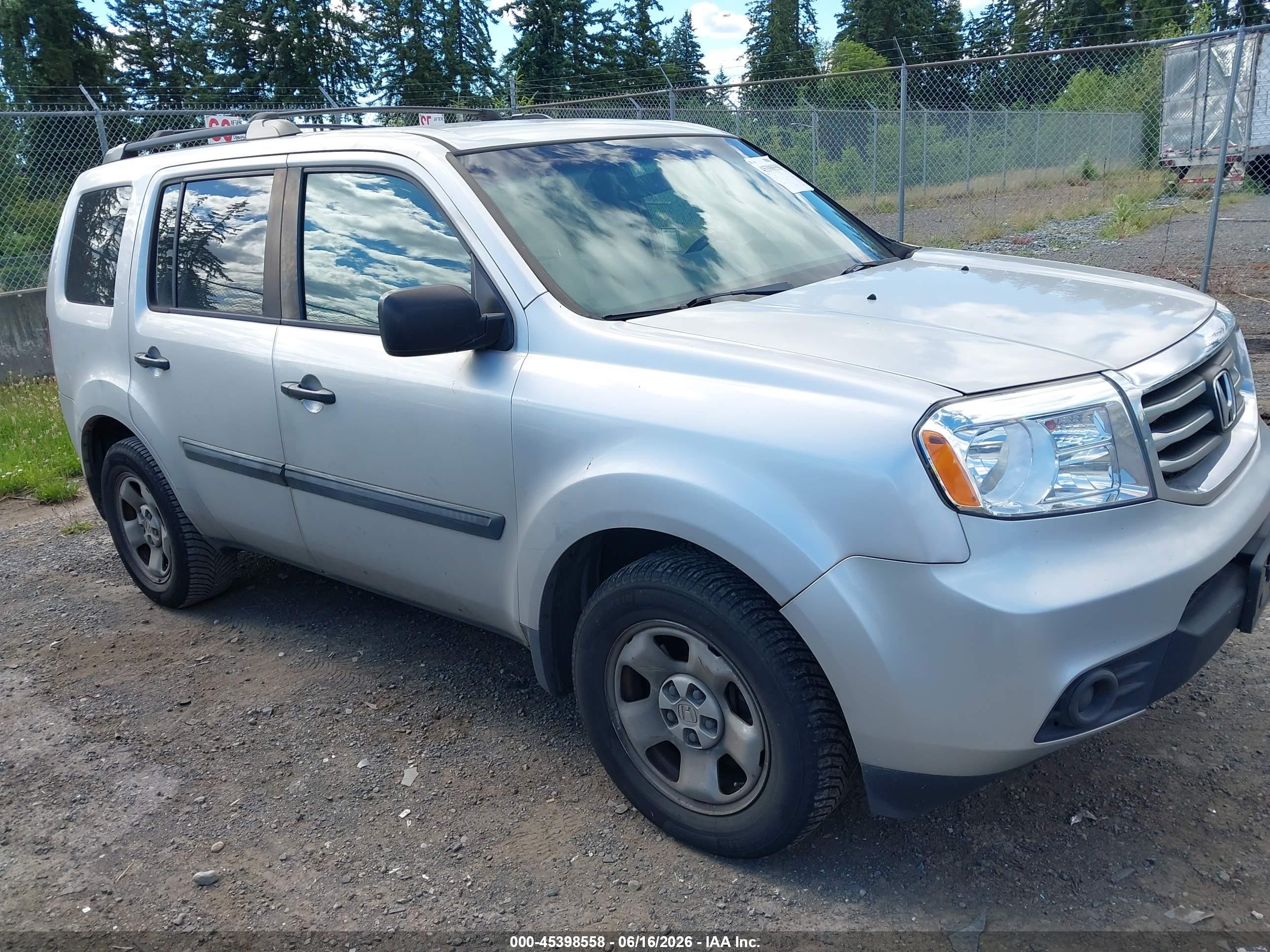 2013 Honda Pilot Lx Silver vin: 5FNYF3H23DB044123