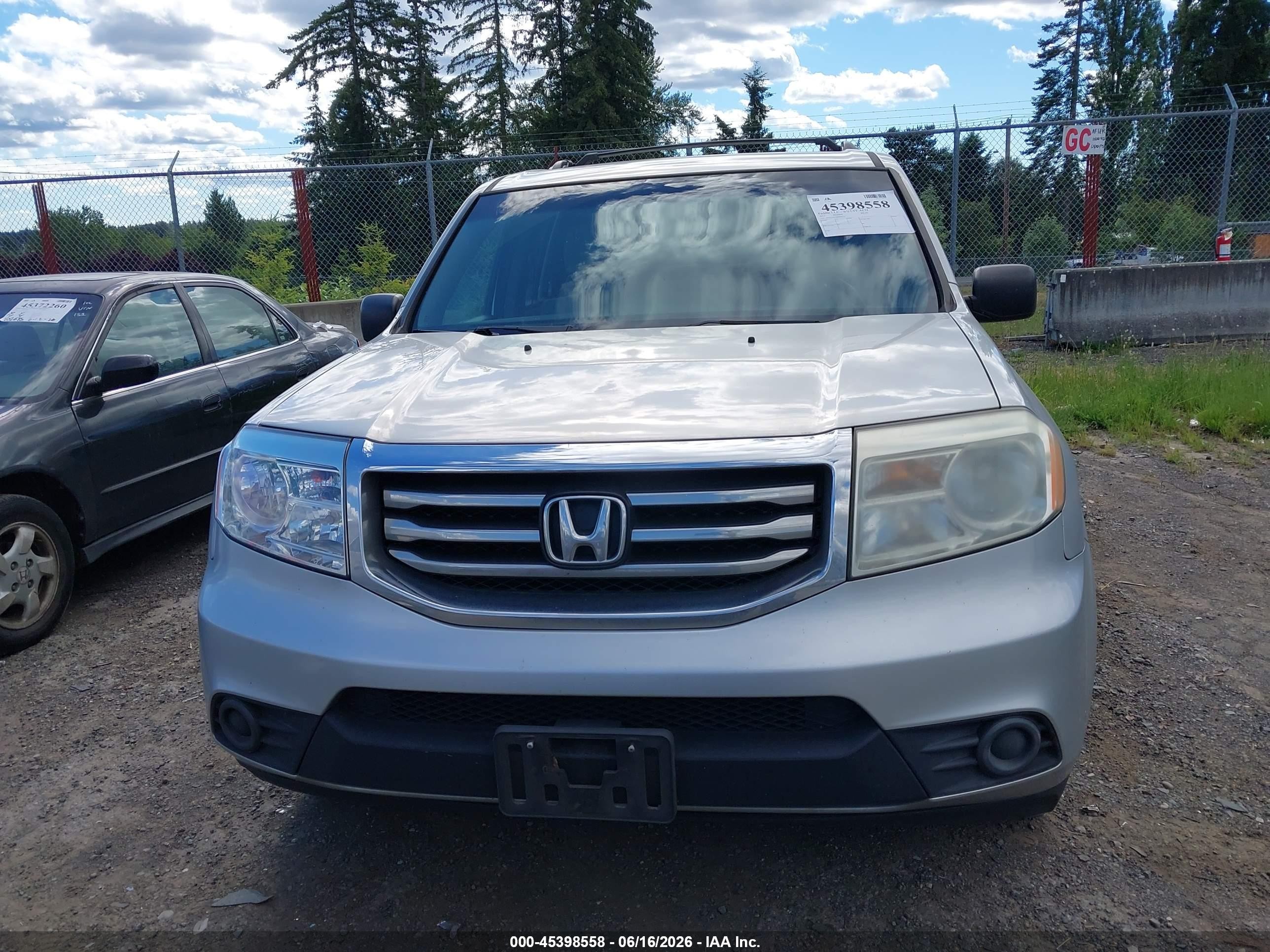 2013 Honda Pilot Lx Silver vin: 5FNYF3H23DB044123