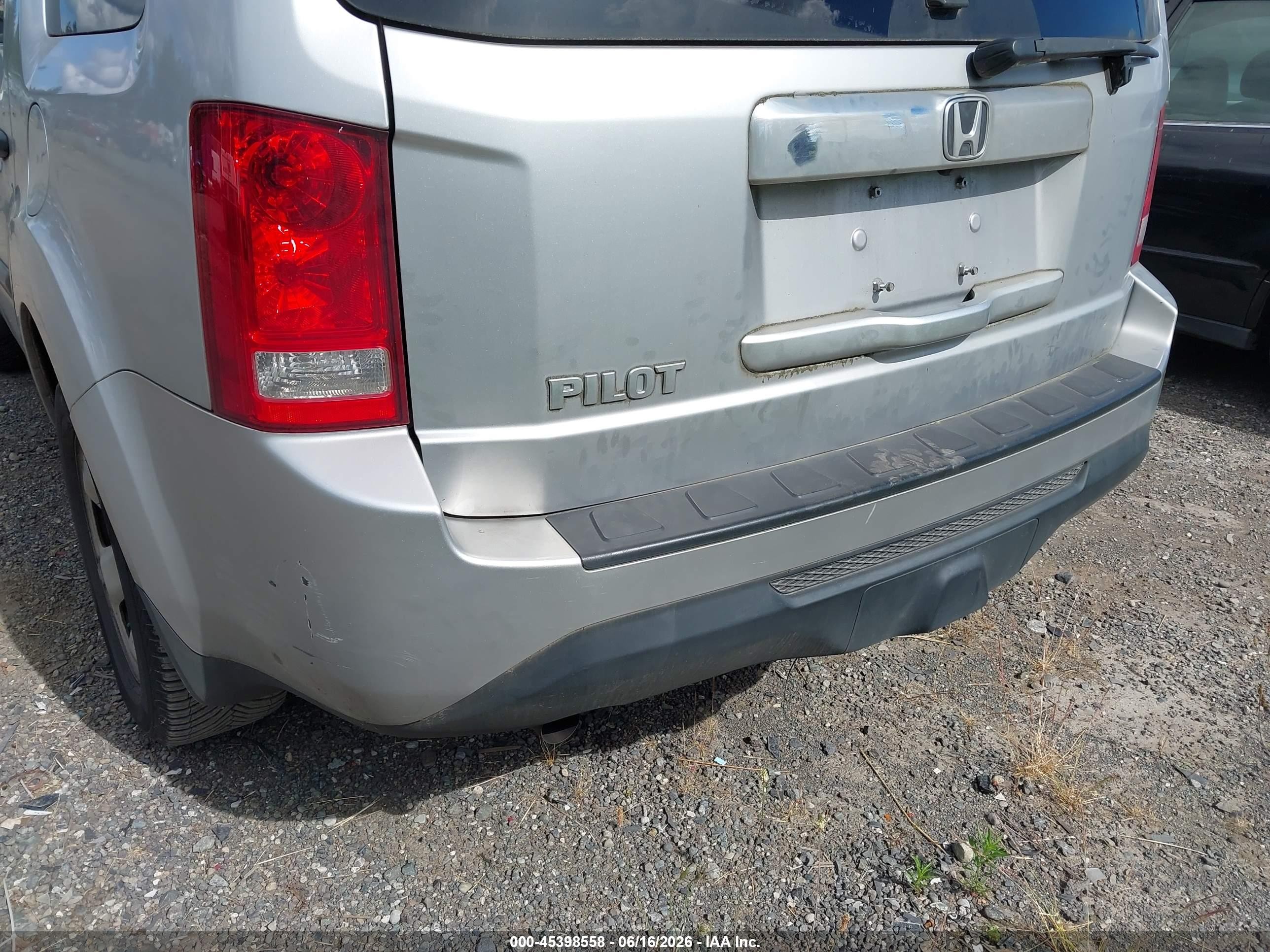 2013 Honda Pilot Lx Silver vin: 5FNYF3H23DB044123