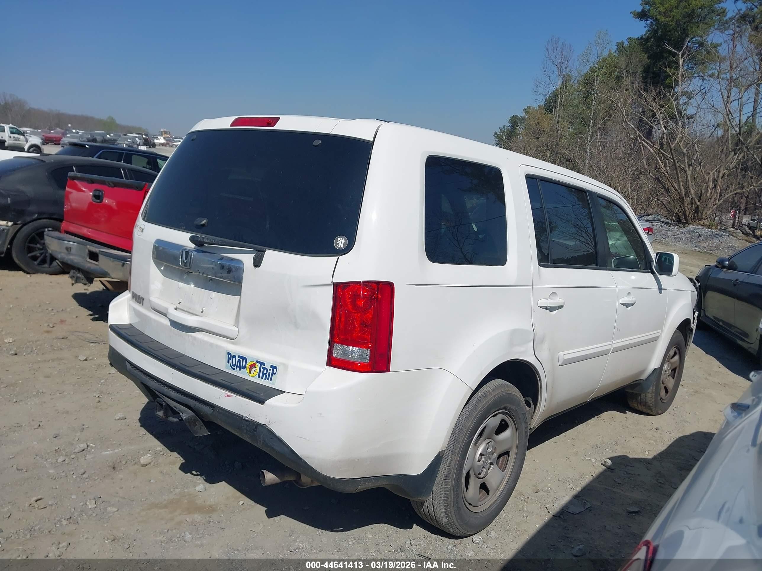 2015 Honda Pilot Lx White vin: 5FNYF3H23FB028541