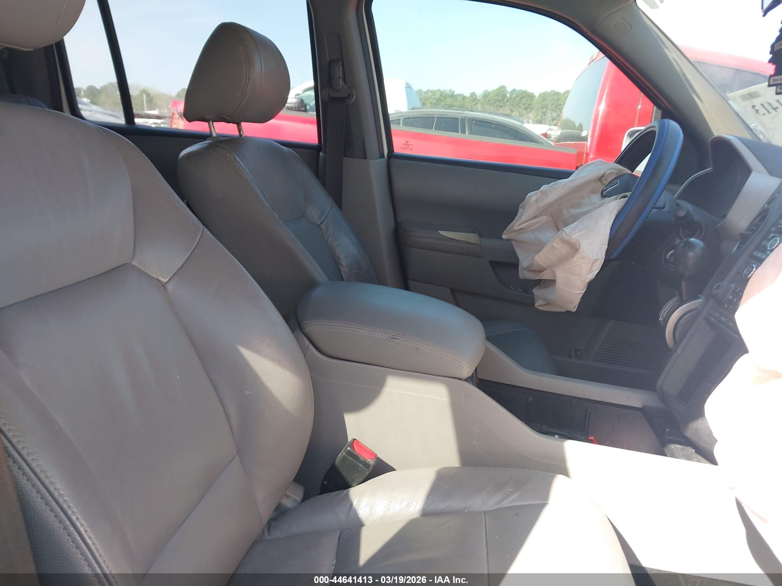 2015 Honda Pilot Lx White vin: 5FNYF3H23FB028541