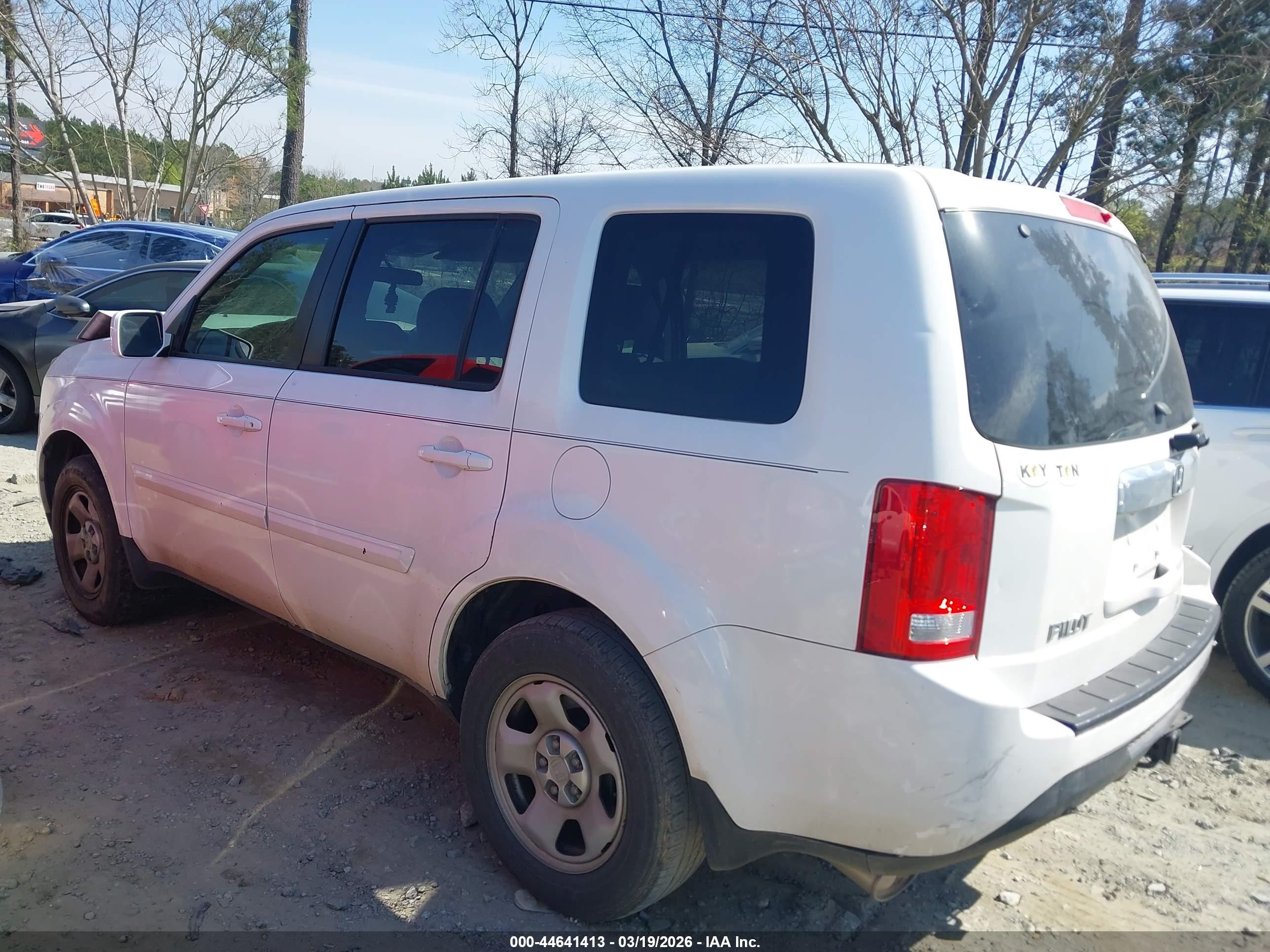 2015 Honda Pilot Lx White vin: 5FNYF3H23FB028541