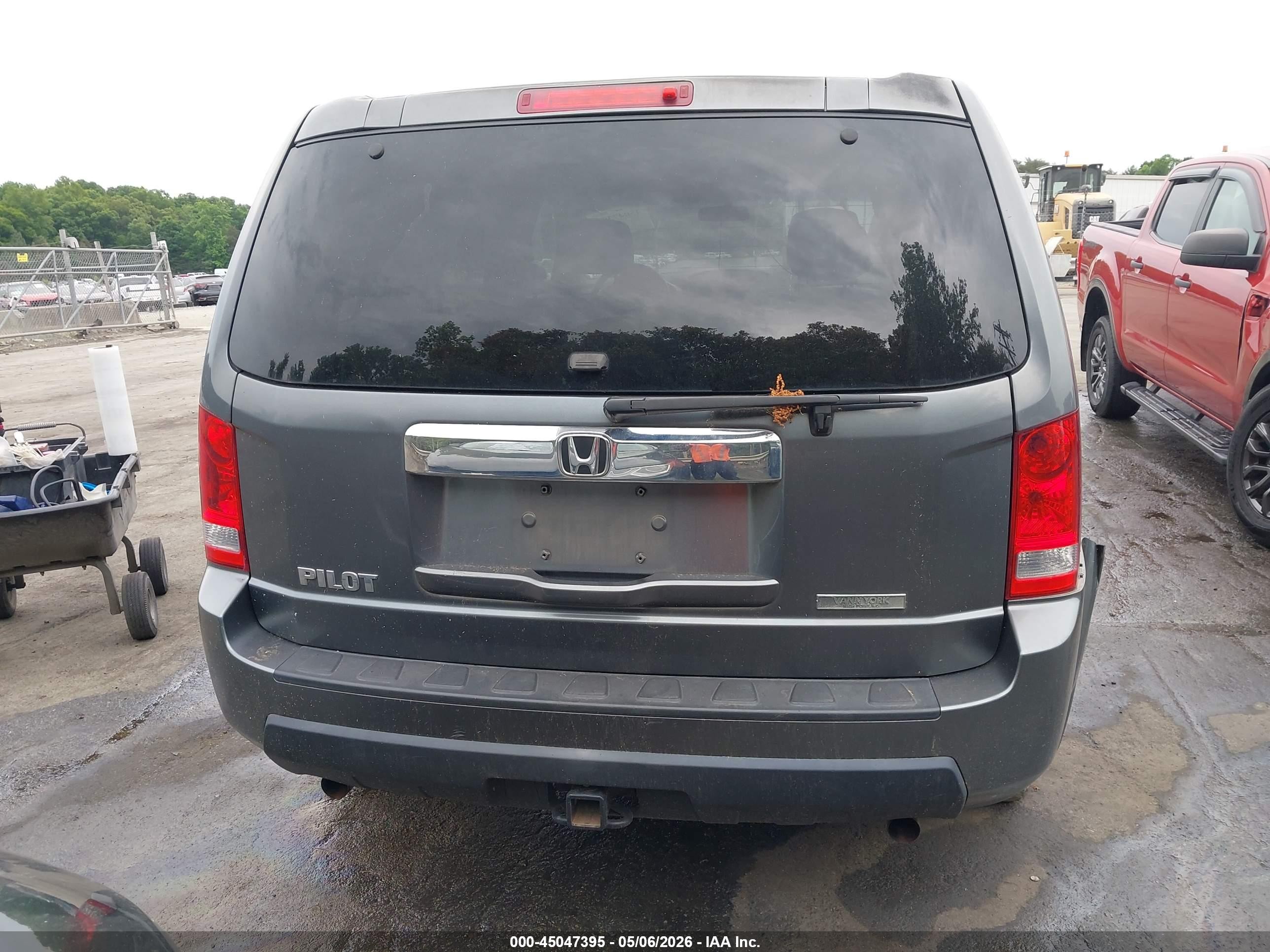 2011 Honda Pilot Lx Серый vin: 5FNYF3H24BB016702