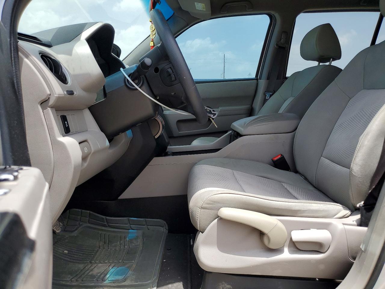 2013 Honda Pilot Lx Silver vin: 5FNYF3H24DB006982