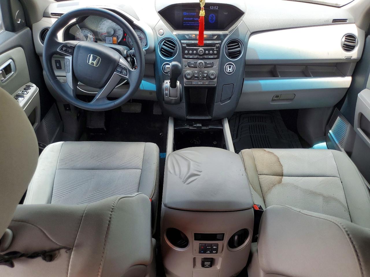 2013 Honda Pilot Lx Silver vin: 5FNYF3H24DB006982