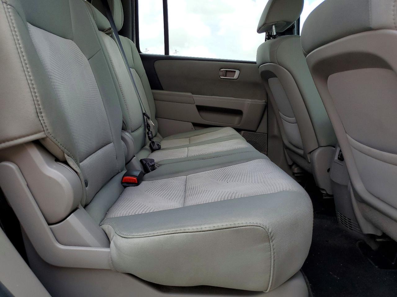 2013 Honda Pilot Lx Silver vin: 5FNYF3H24DB006982