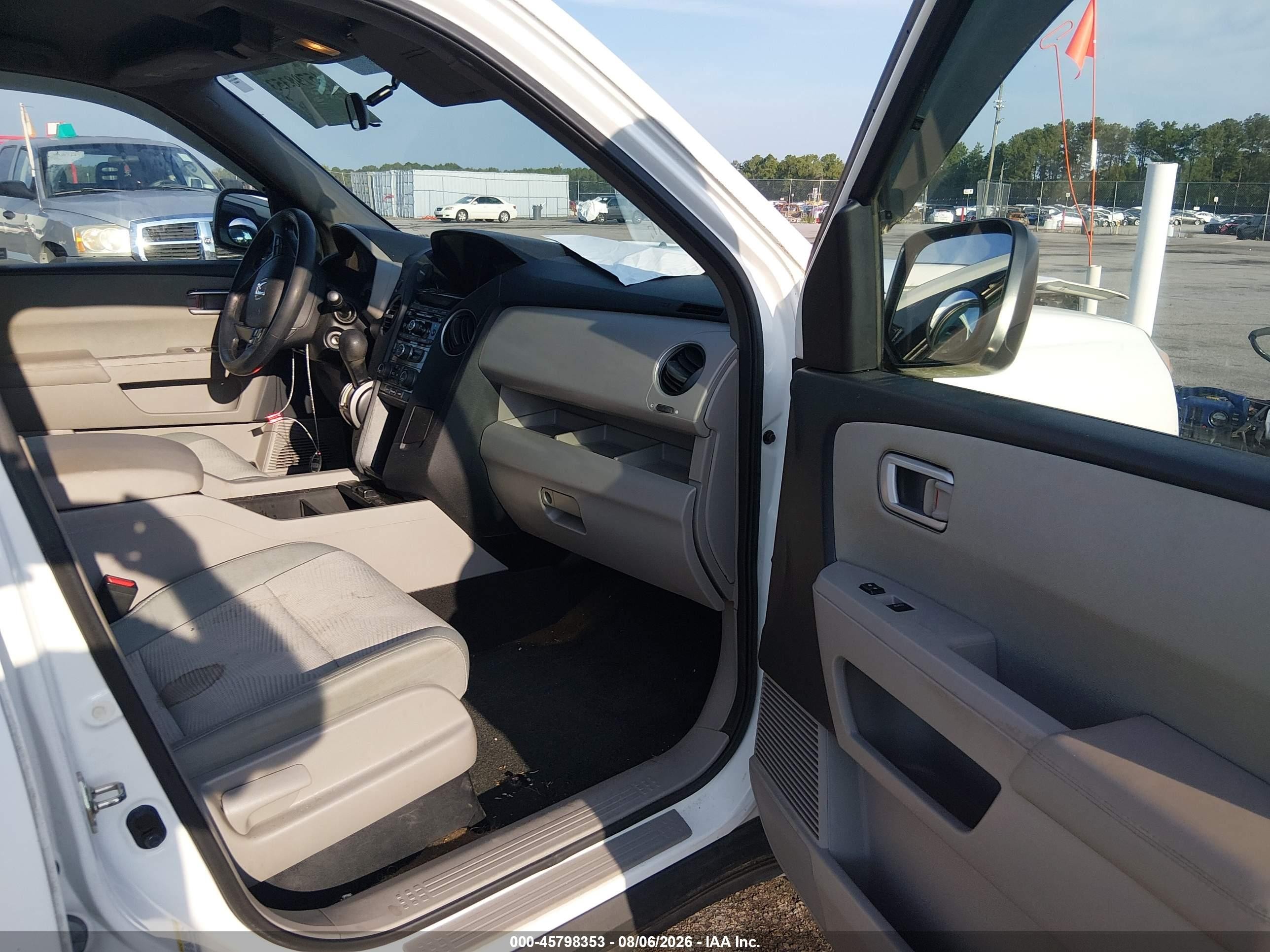 2013 Honda Pilot Lx Белый vin: 5FNYF3H24DB042834