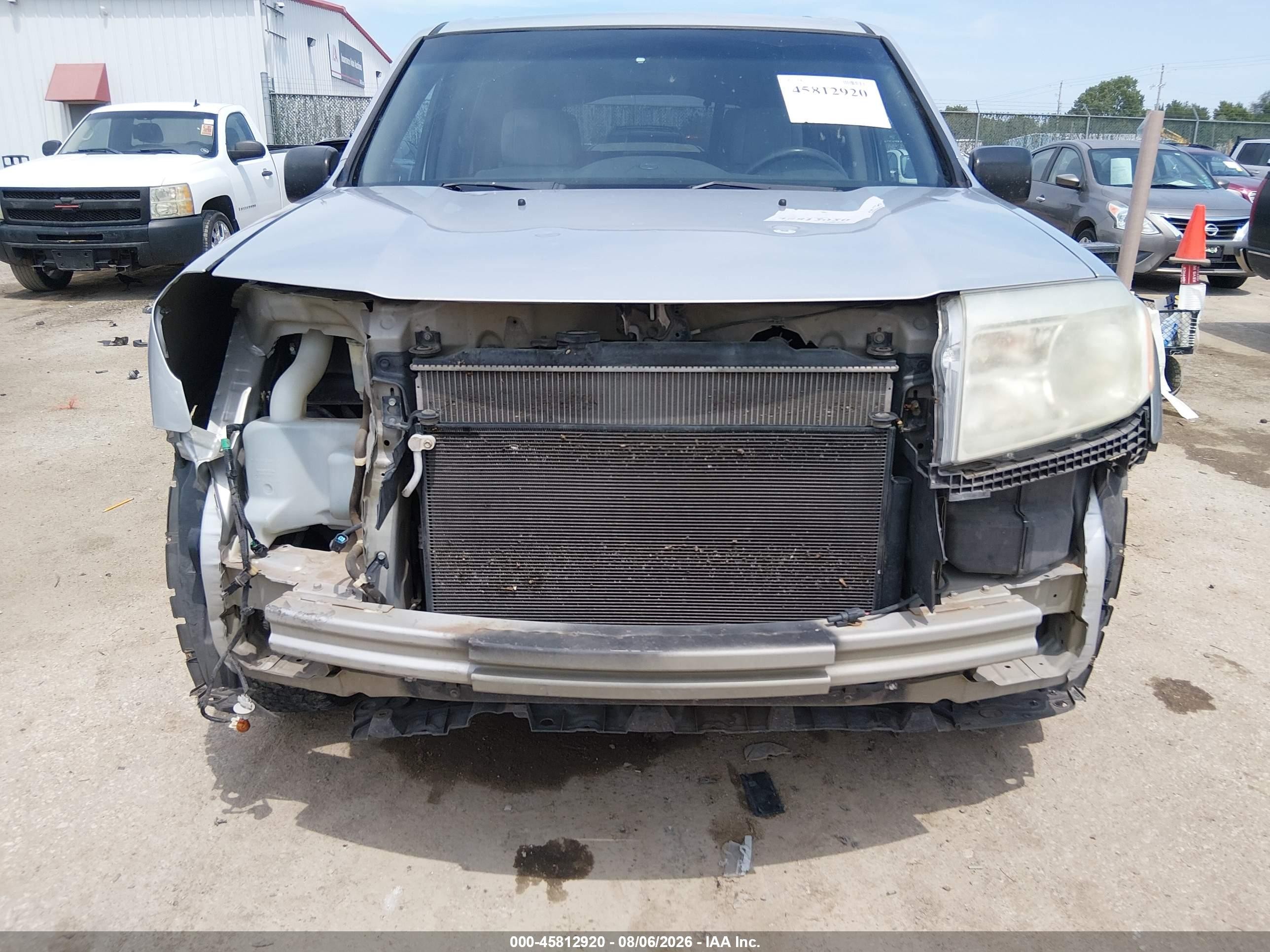 2014 Honda Pilot Lx Серебряный vin: 5FNYF3H24EB009446