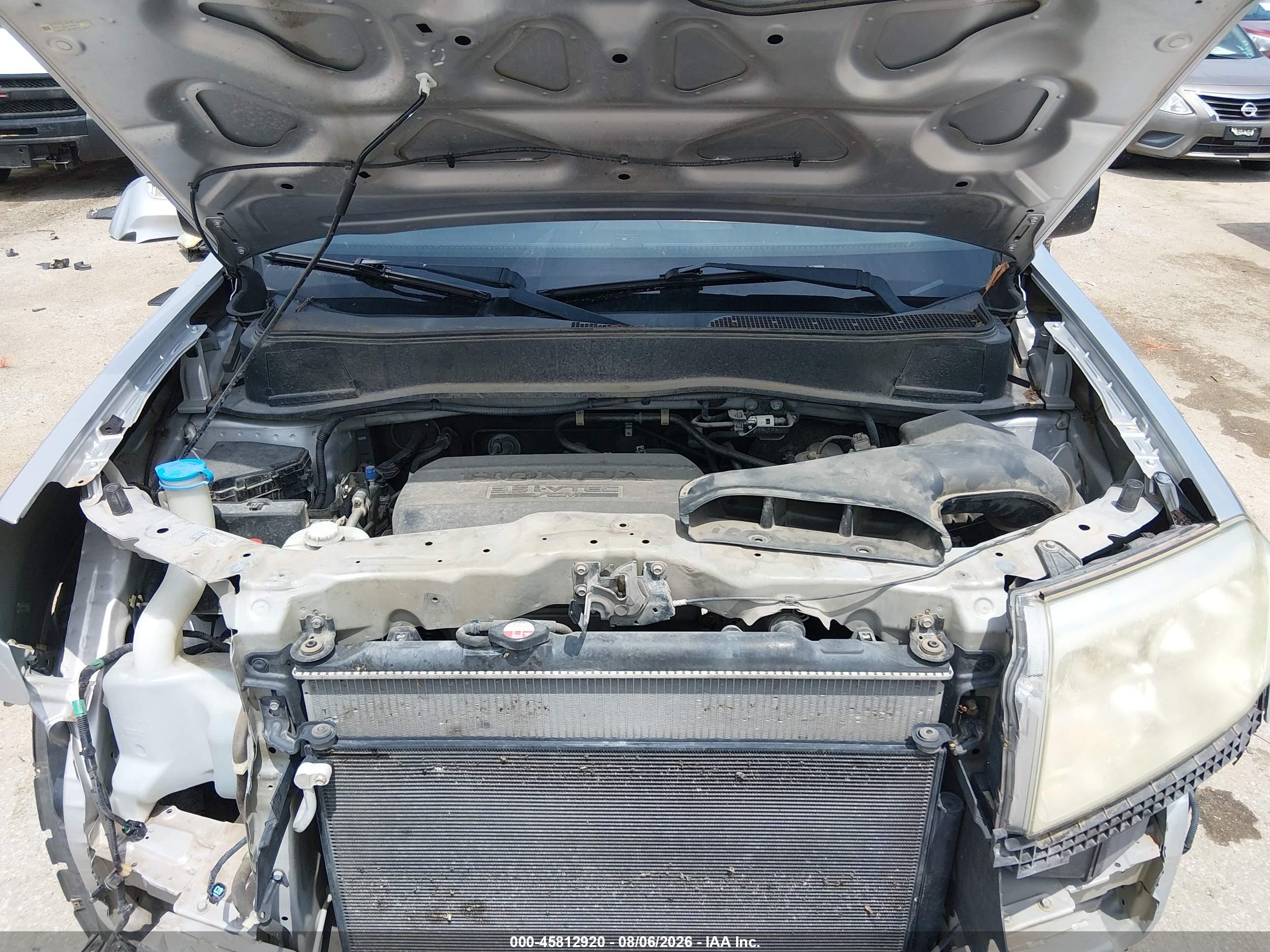 2014 Honda Pilot Lx Серебряный vin: 5FNYF3H24EB009446