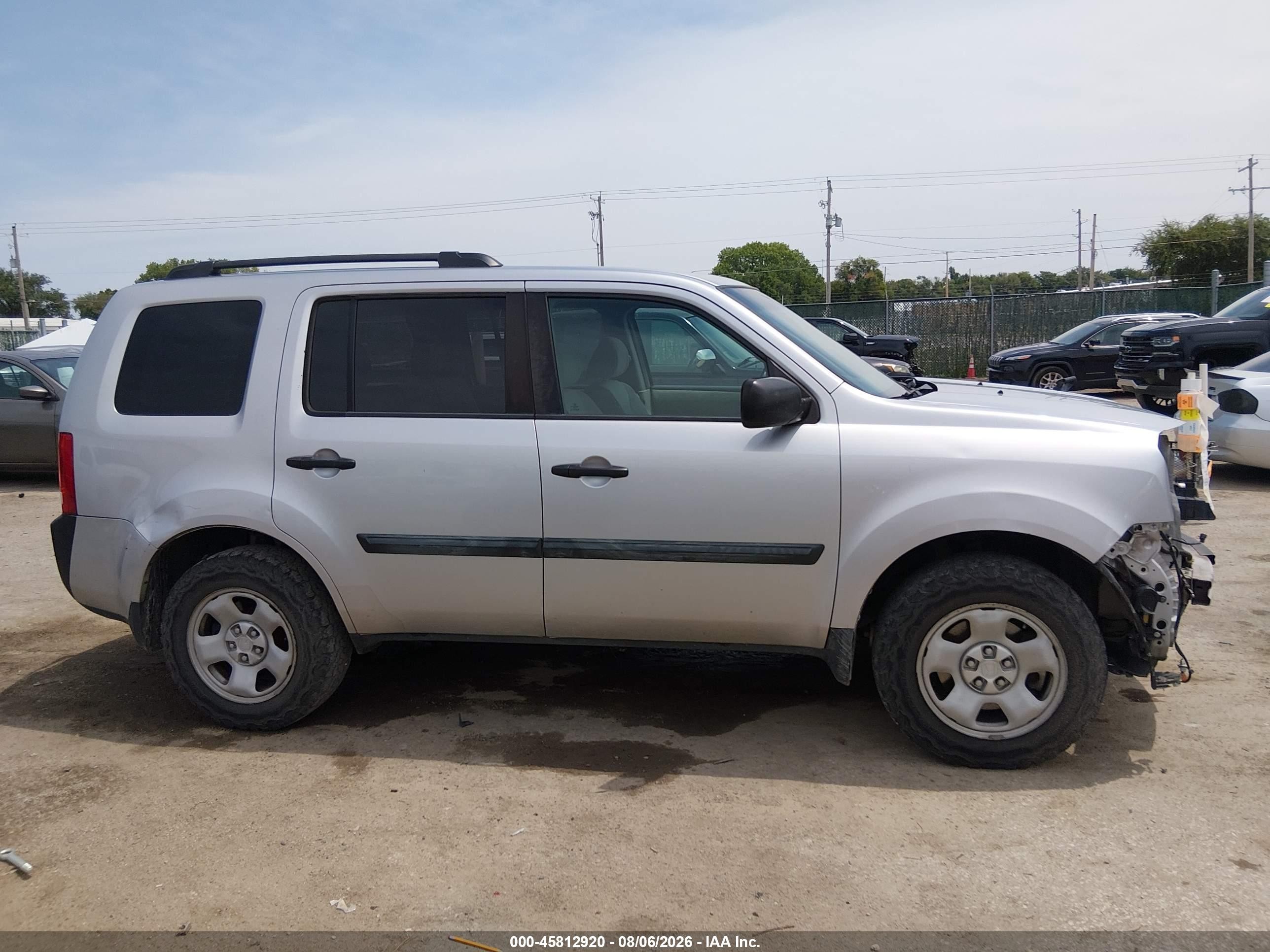 2014 Honda Pilot Lx Серебряный vin: 5FNYF3H24EB009446