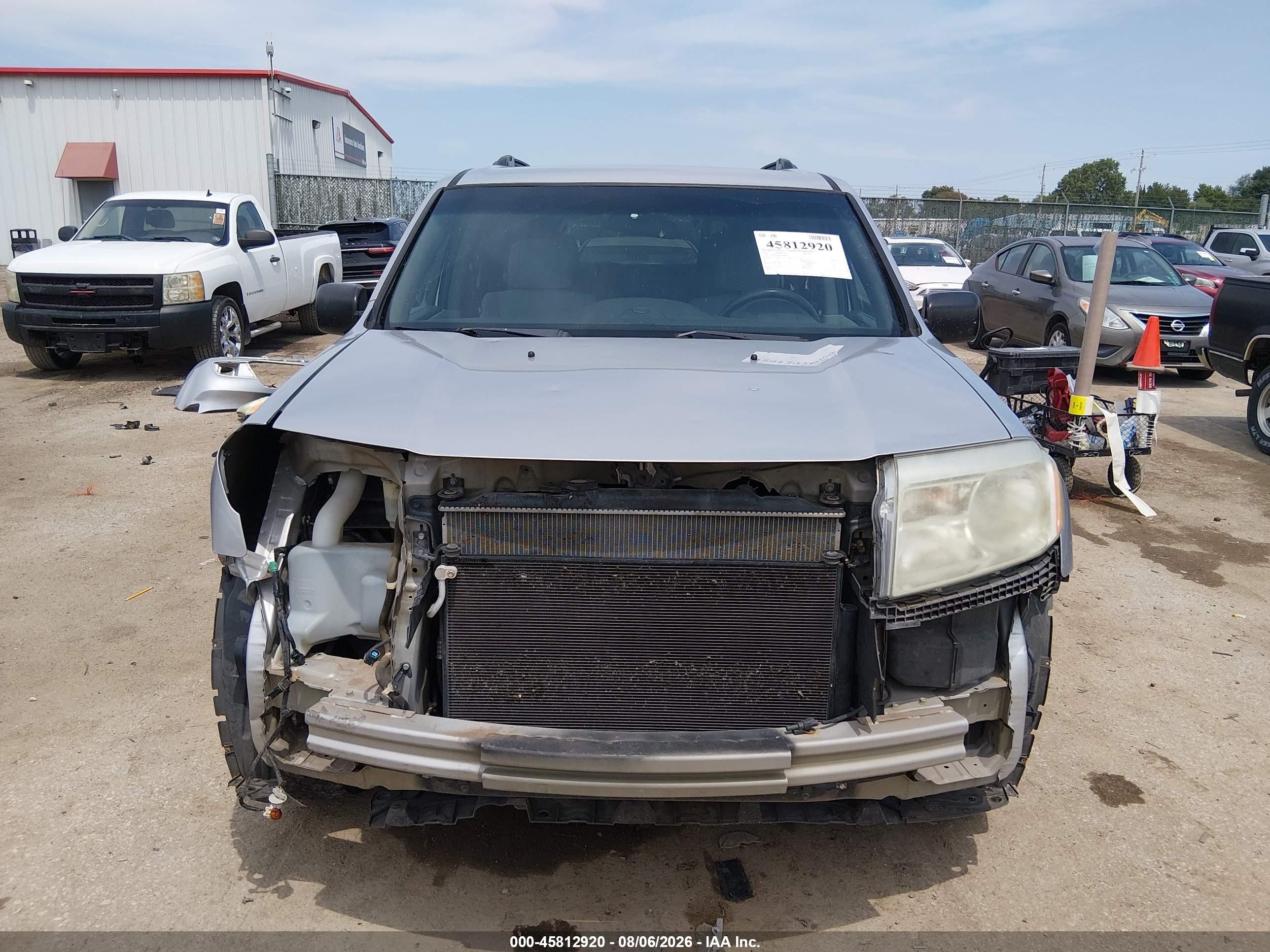 2014 Honda Pilot Lx Серебряный vin: 5FNYF3H24EB009446