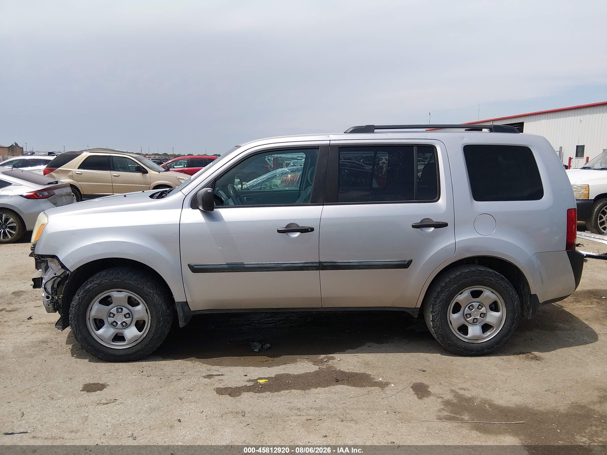 2014 Honda Pilot Lx Серебряный vin: 5FNYF3H24EB009446