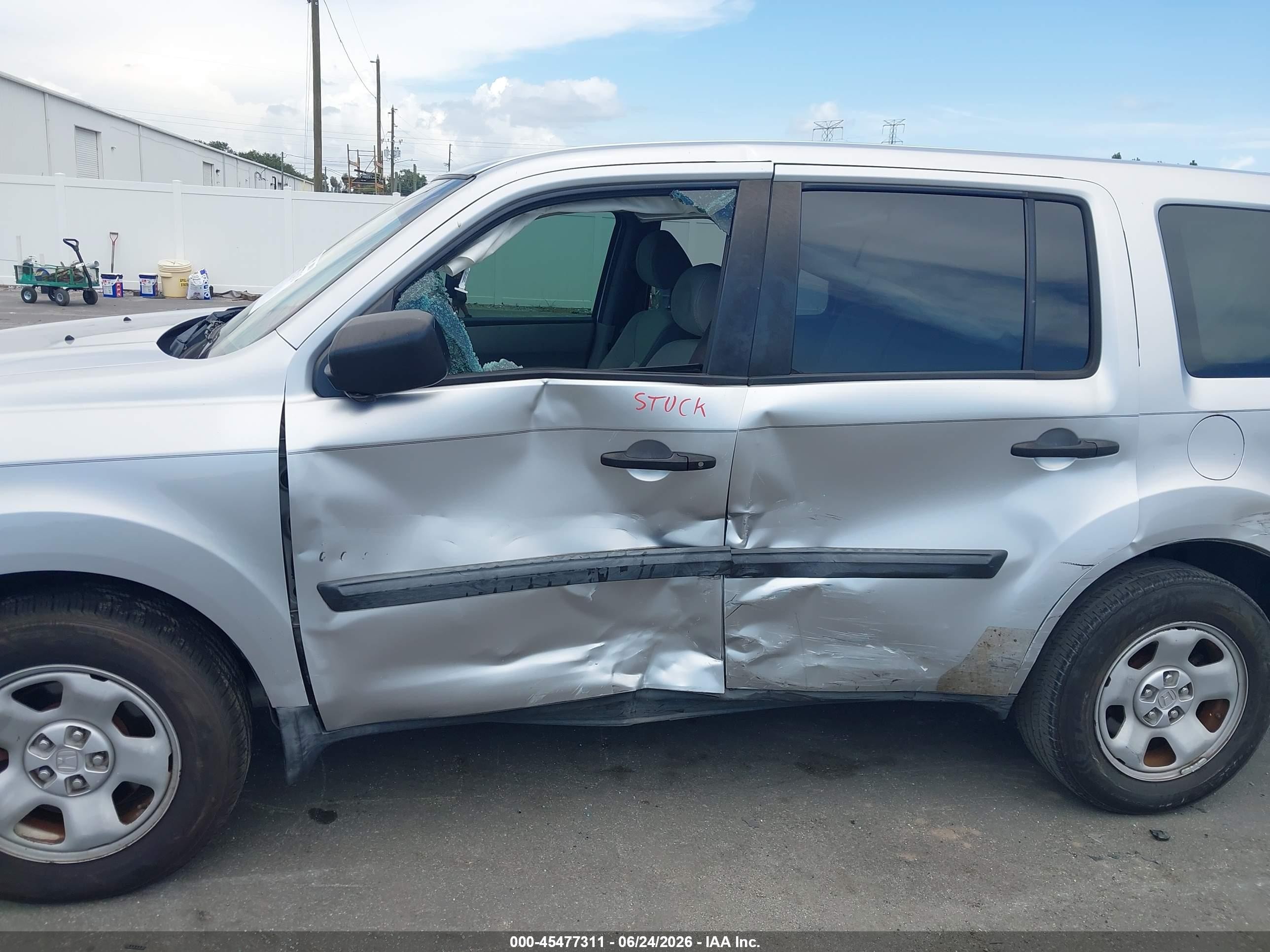 2014 Honda Pilot Lx Silver vin: 5FNYF3H24EB011312