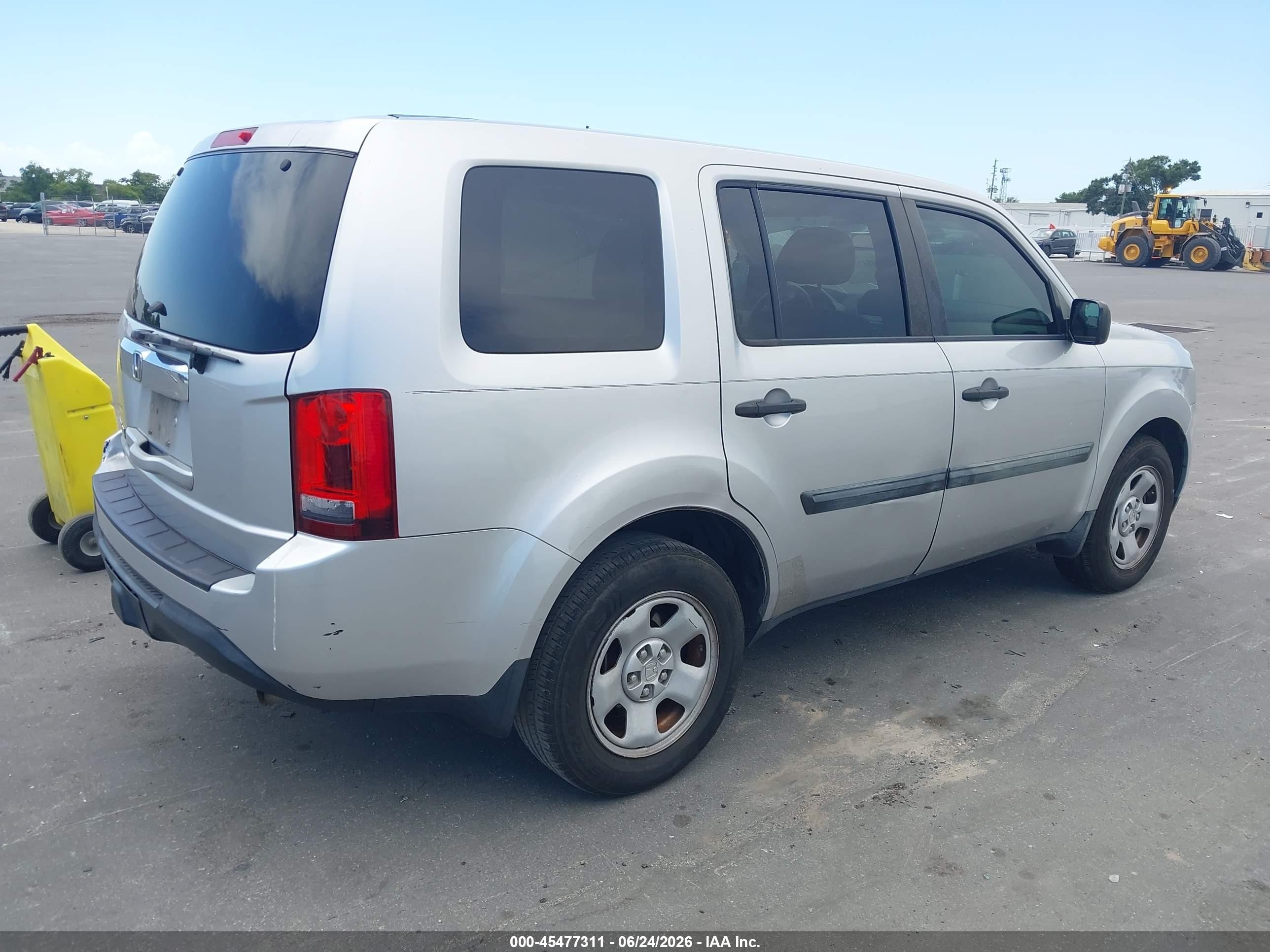 2014 Honda Pilot Lx Silver vin: 5FNYF3H24EB011312